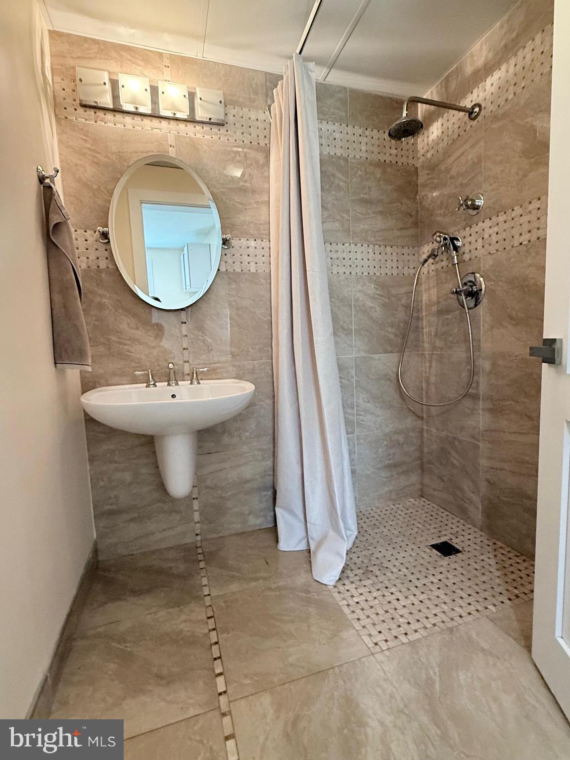 FEASTERVILLE - Residential Lease