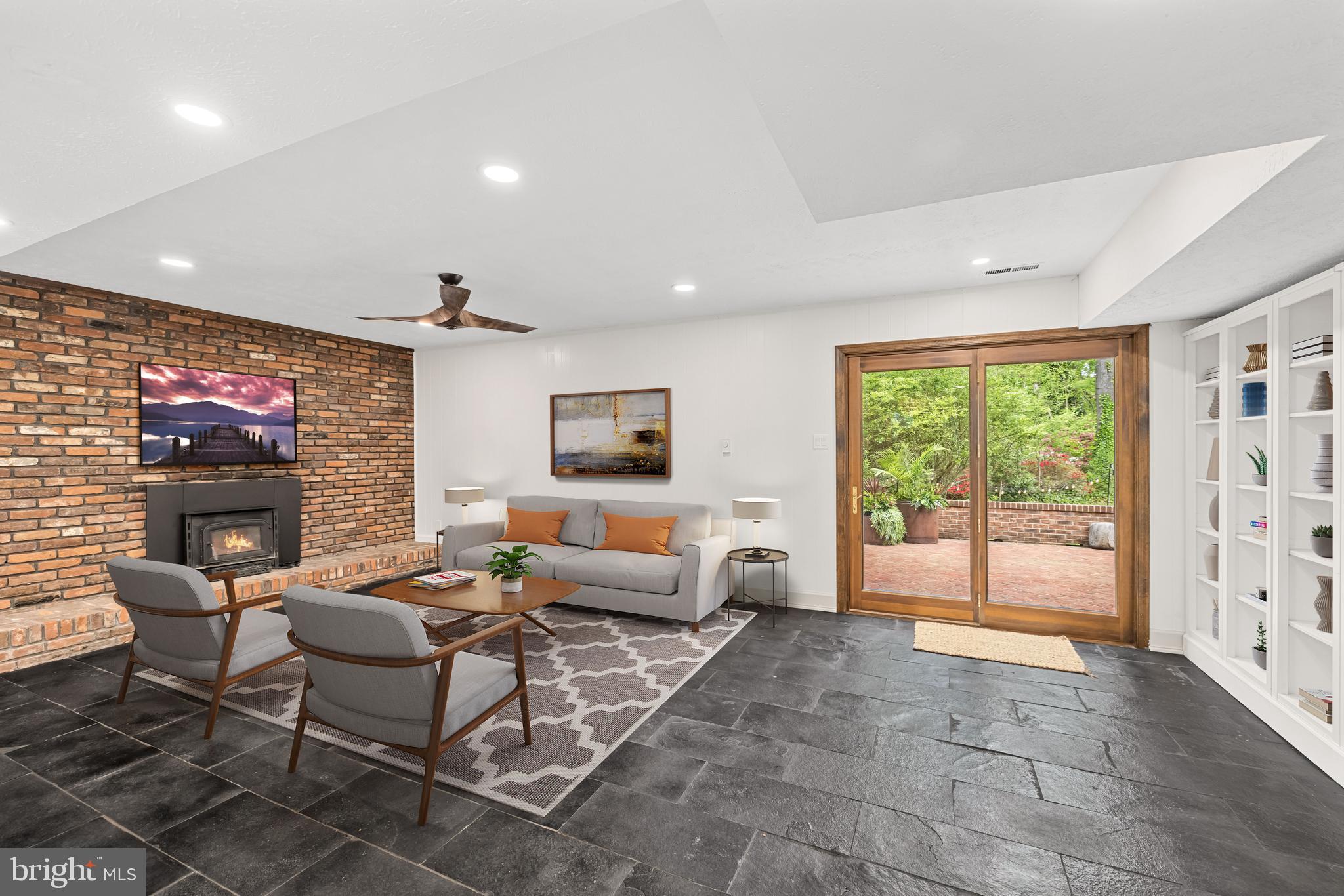 RIVER BEND ESTATES - Residential Lease