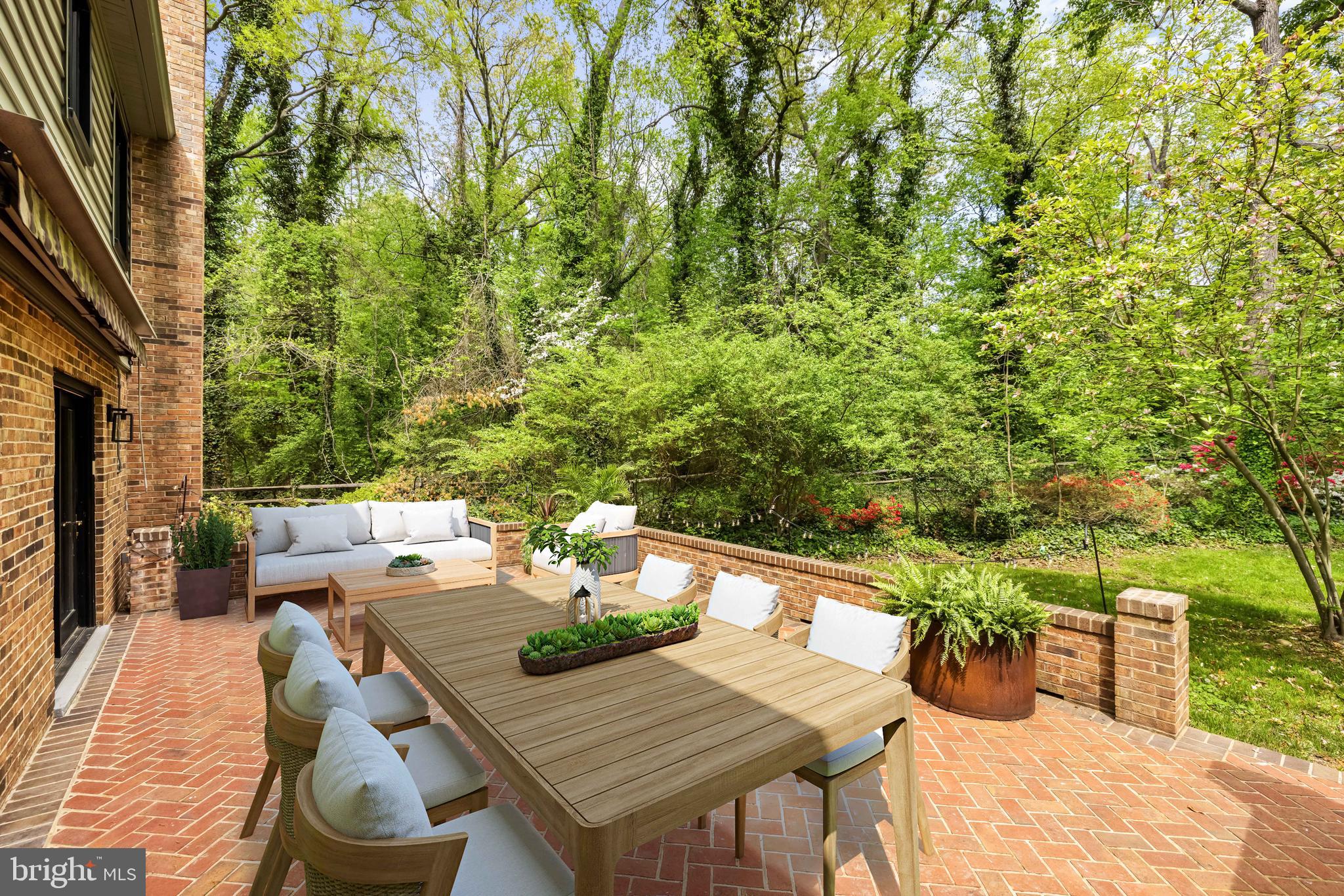 RIVER BEND ESTATES - Residential Lease