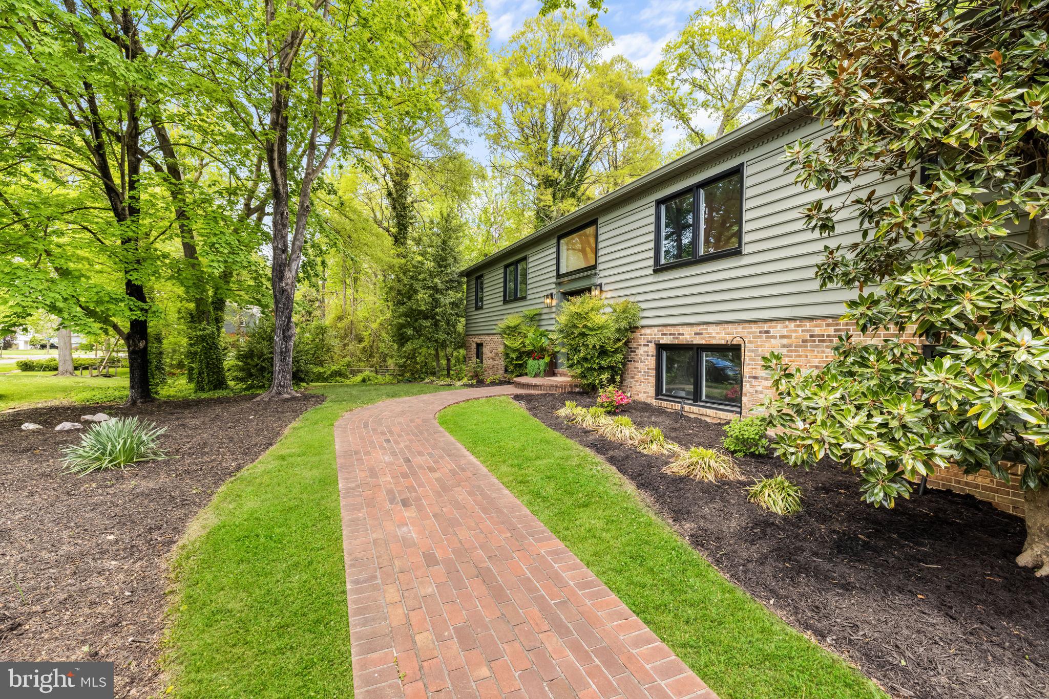 RIVER BEND ESTATES - Residential Lease