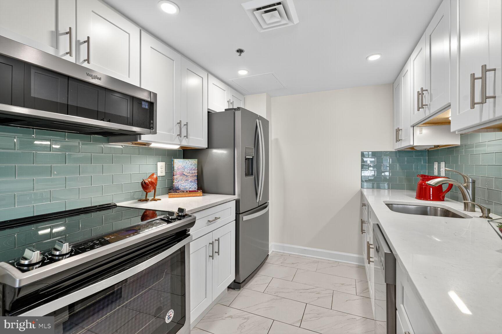 THE JEFFERSON - SUNRISE SENIOR LIVING - Residential