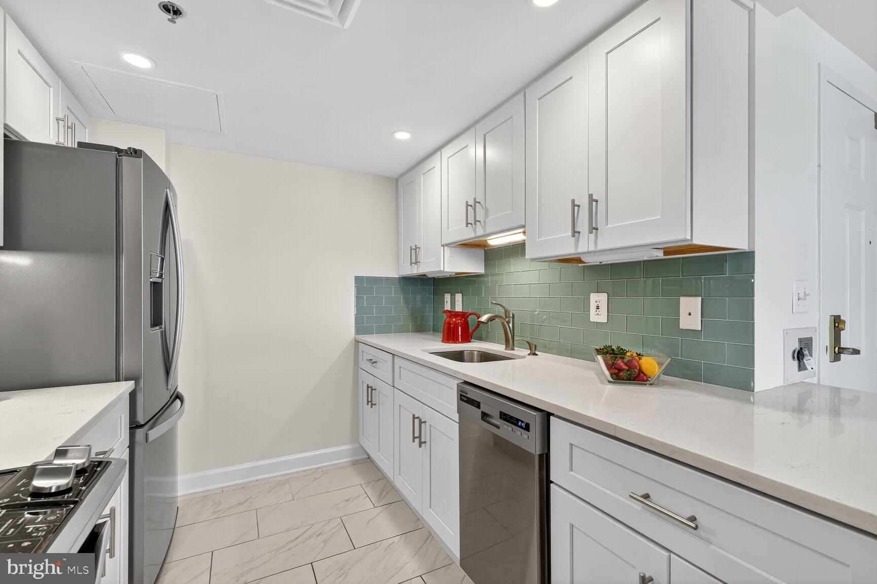 THE JEFFERSON - SUNRISE SENIOR LIVING - Residential