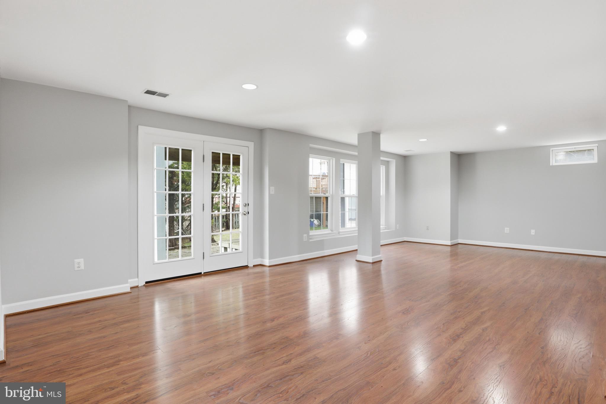 POTOMAC OAKS - Residential