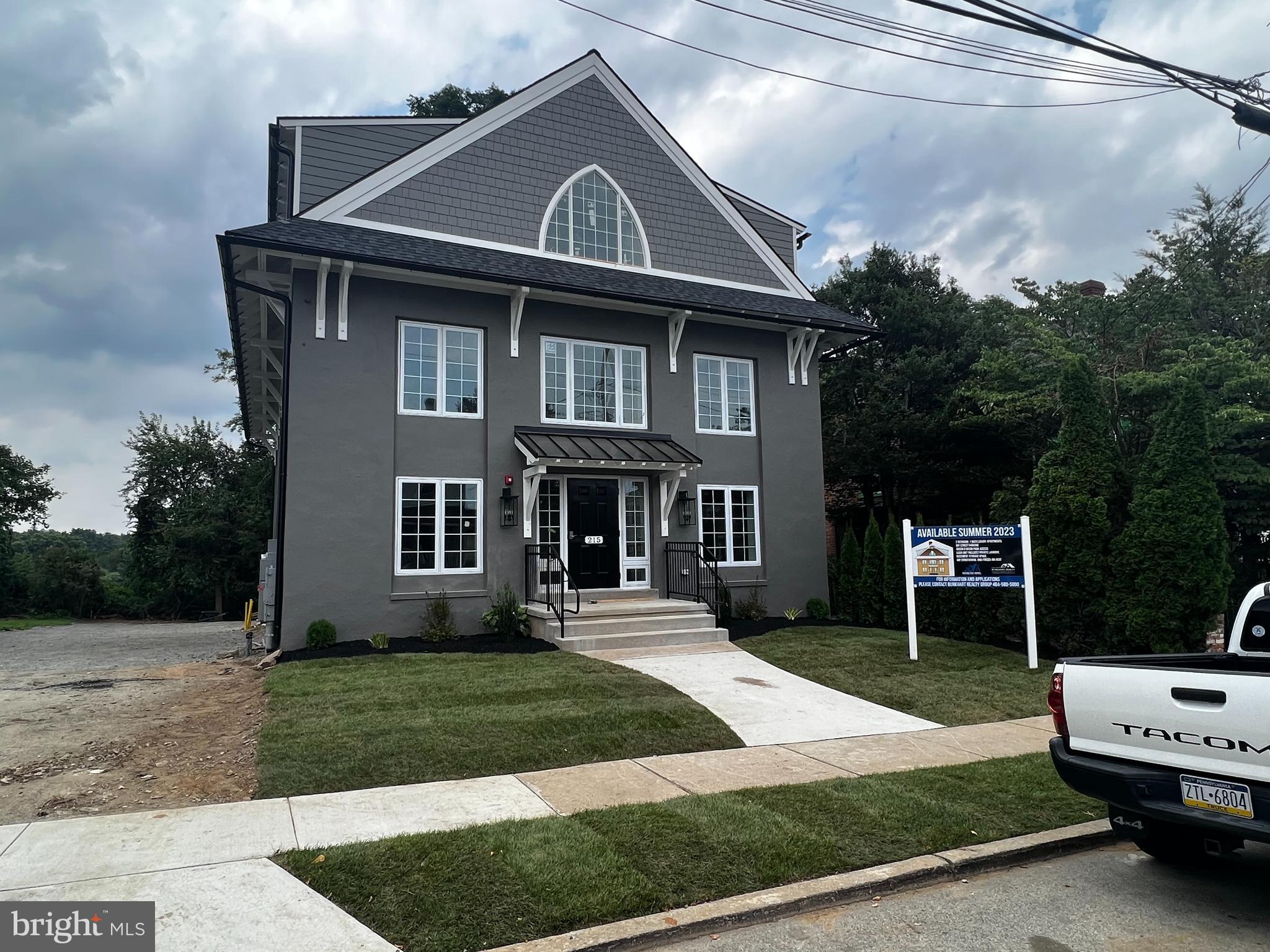 215 E LINDEN STREET
