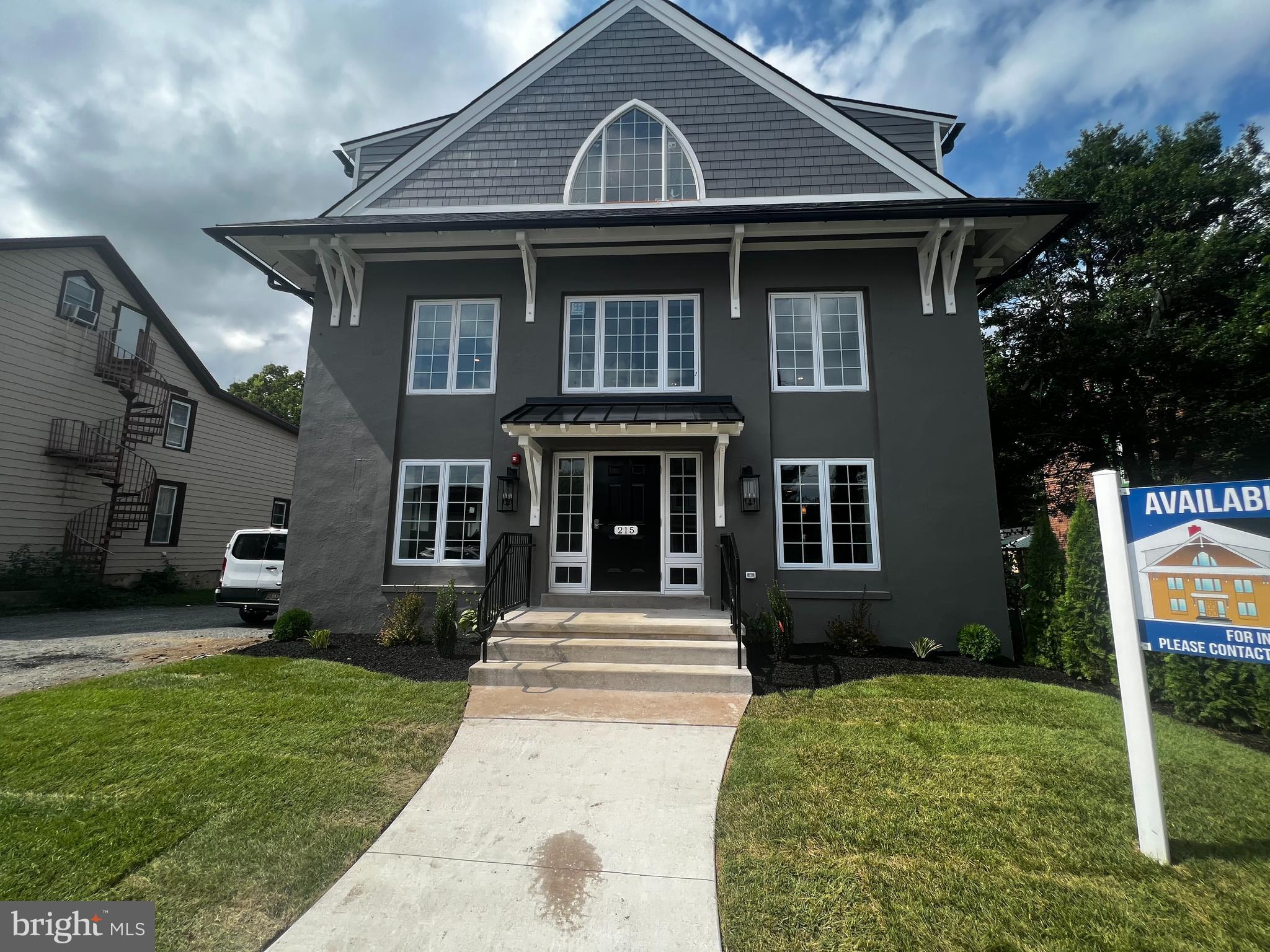 215 E LINDEN STREET