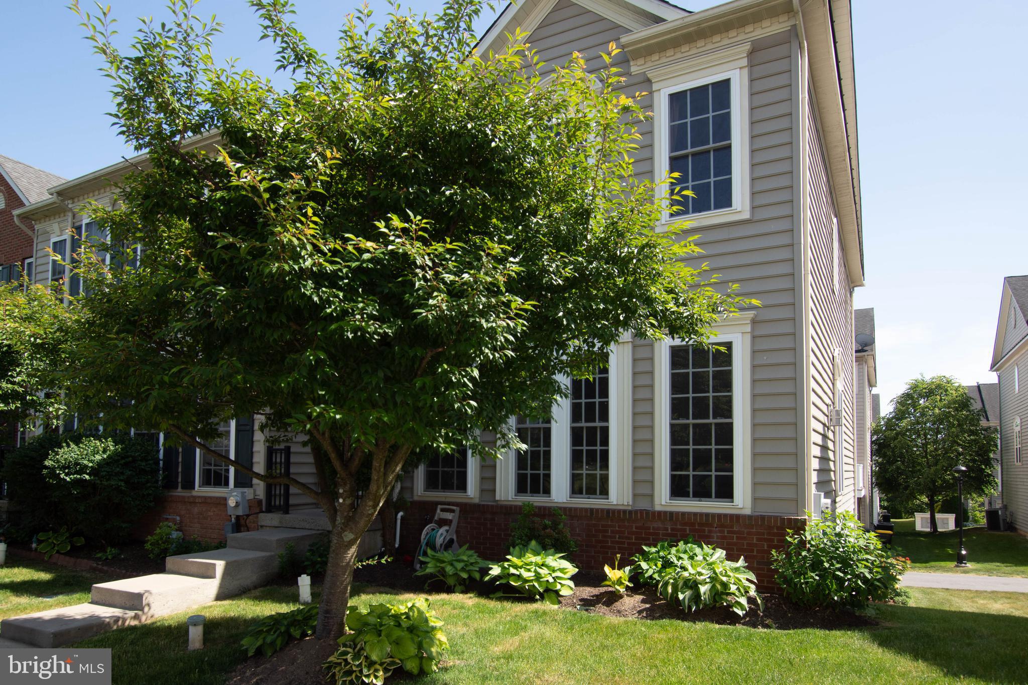 NORTHRIDGE VILLAGE - Residential Lease
