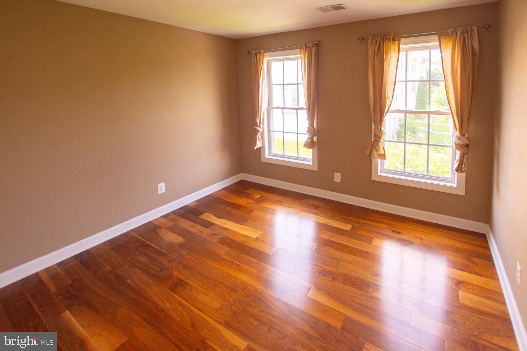 NORTHRIDGE VILLAGE - Residential Lease