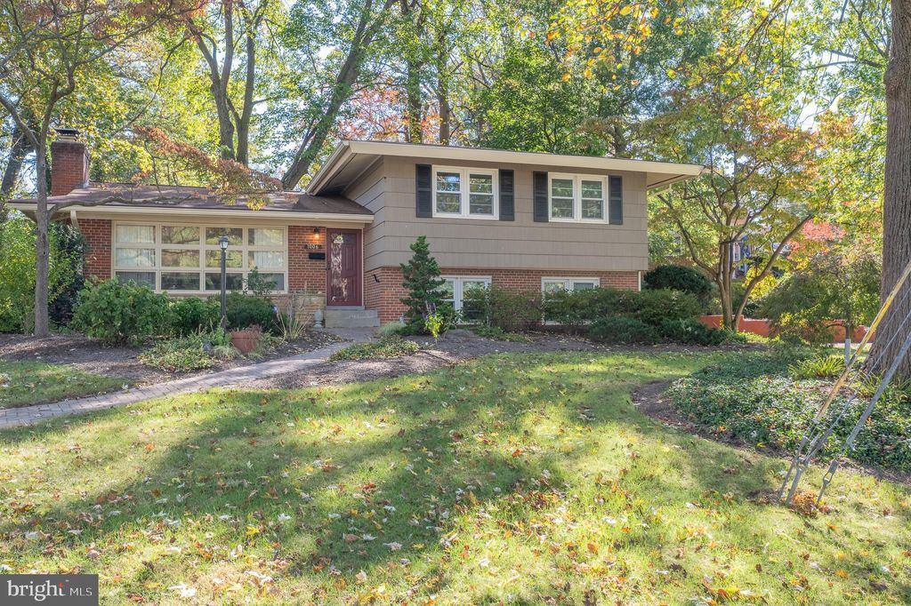 Photo of 1006 Strout Street, SILVER SPRING, MD 20901 (MLS # MDMC2205248)