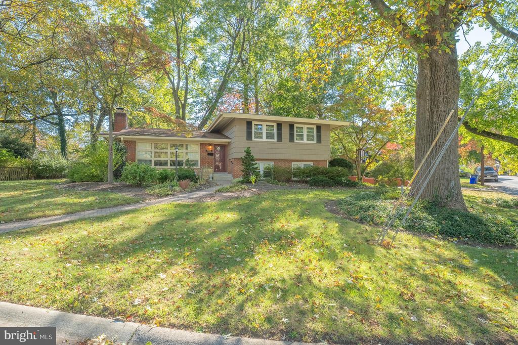 Photo of 1006 Strout Street, SILVER SPRING, MD 20901 (MLS # MDMC2205248)