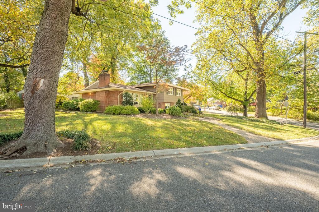 Photo of 1006 Strout Street, SILVER SPRING, MD 20901 (MLS # MDMC2205248)