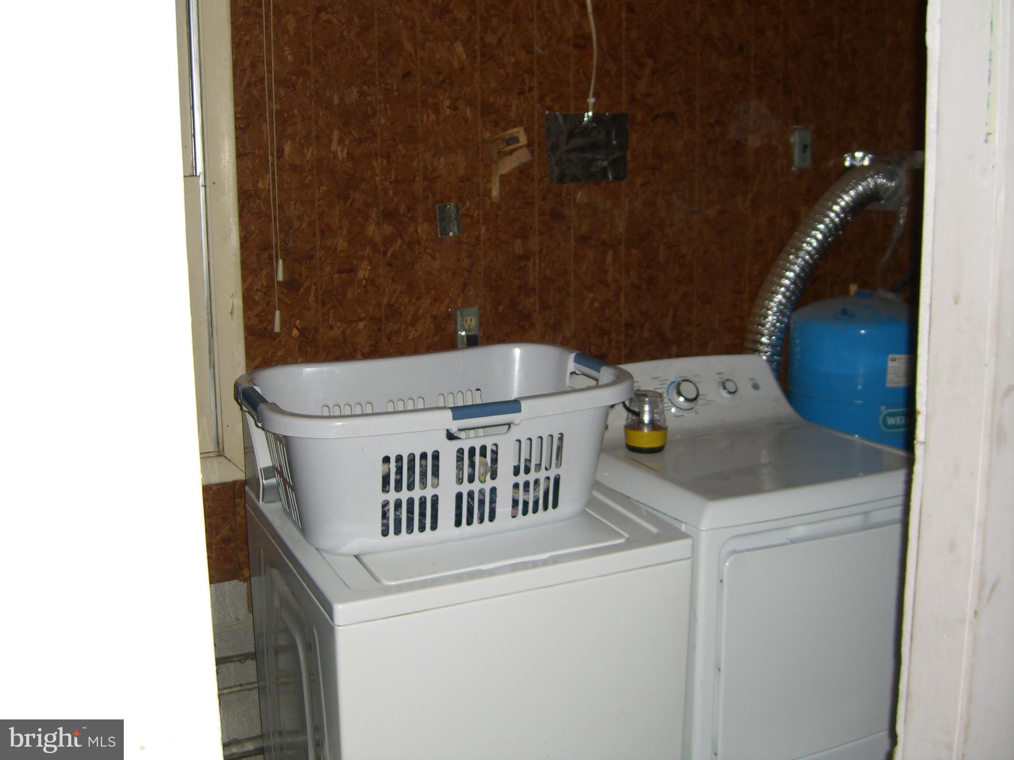 HOLLYWOOD SHORES - Residential