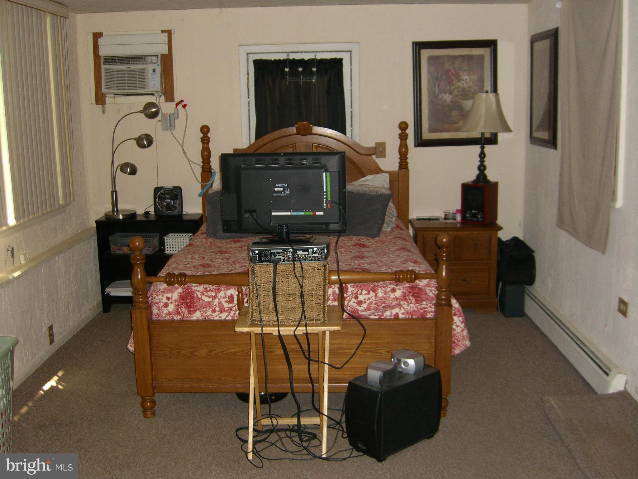 HOLLYWOOD SHORES - Residential