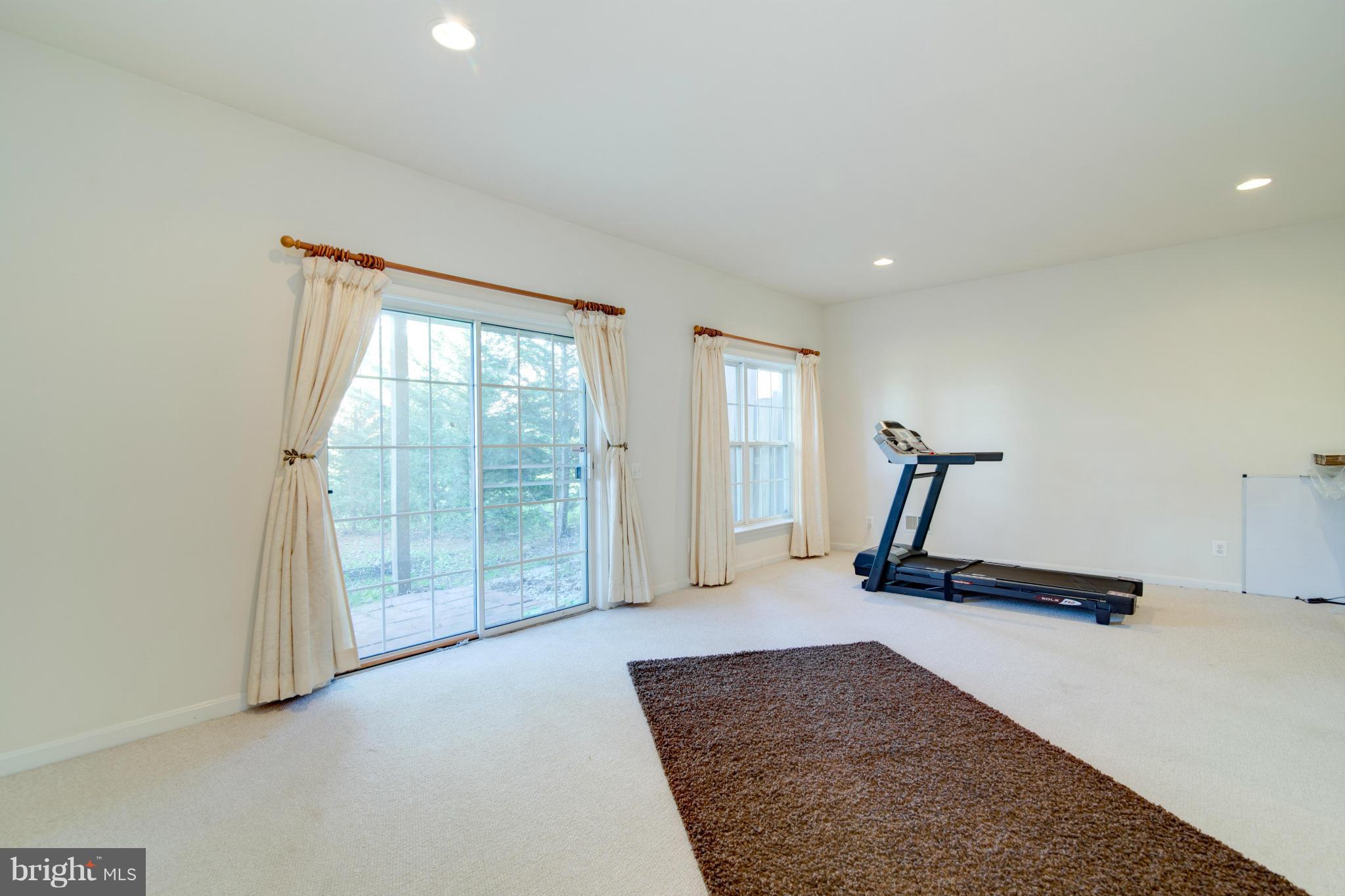 TALL OAKS - Residential Lease