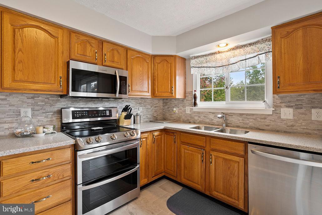 1105 ANDREAS DRIVE