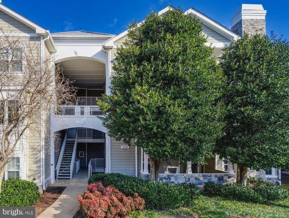 1720 LAKE SHORE CREST DRIVE 35