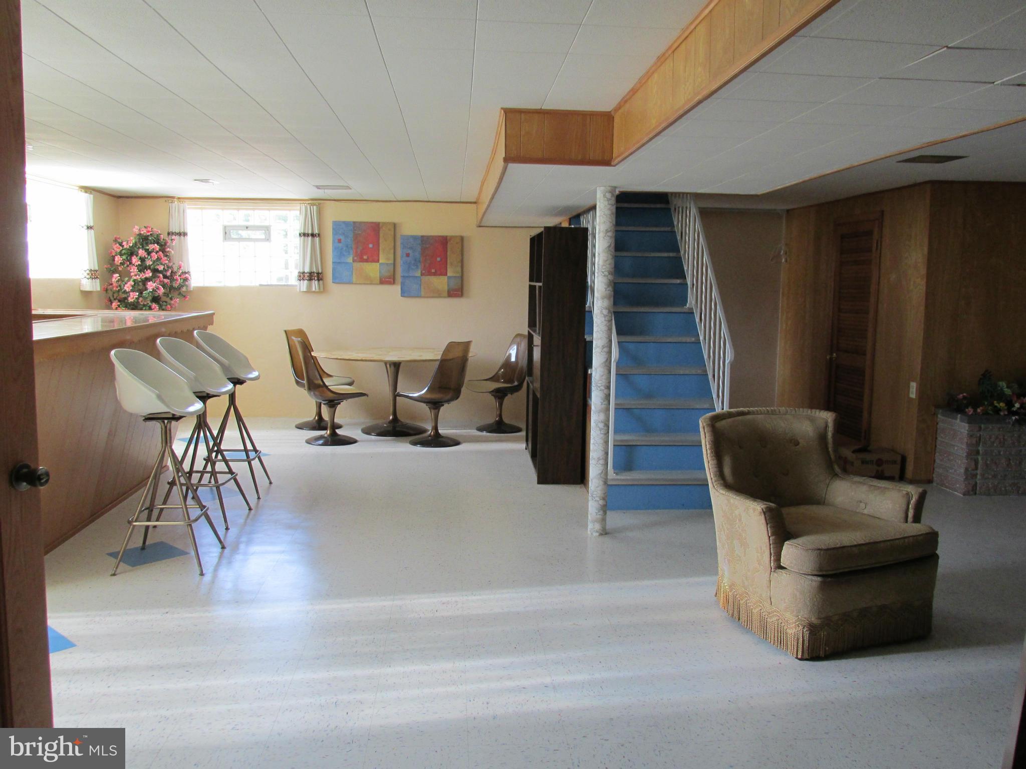 DELVALE MANOR - Residential