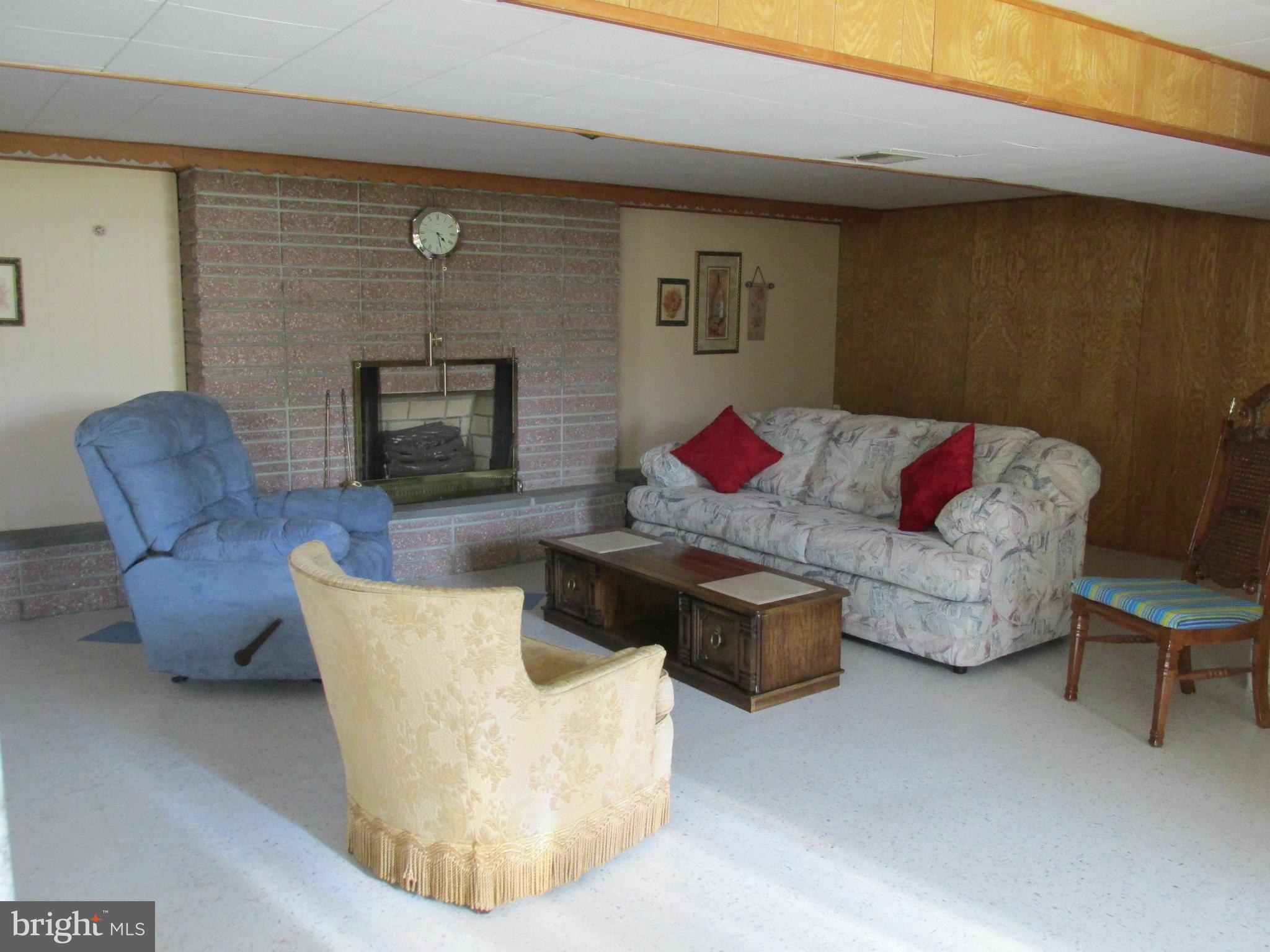 DELVALE MANOR - Residential