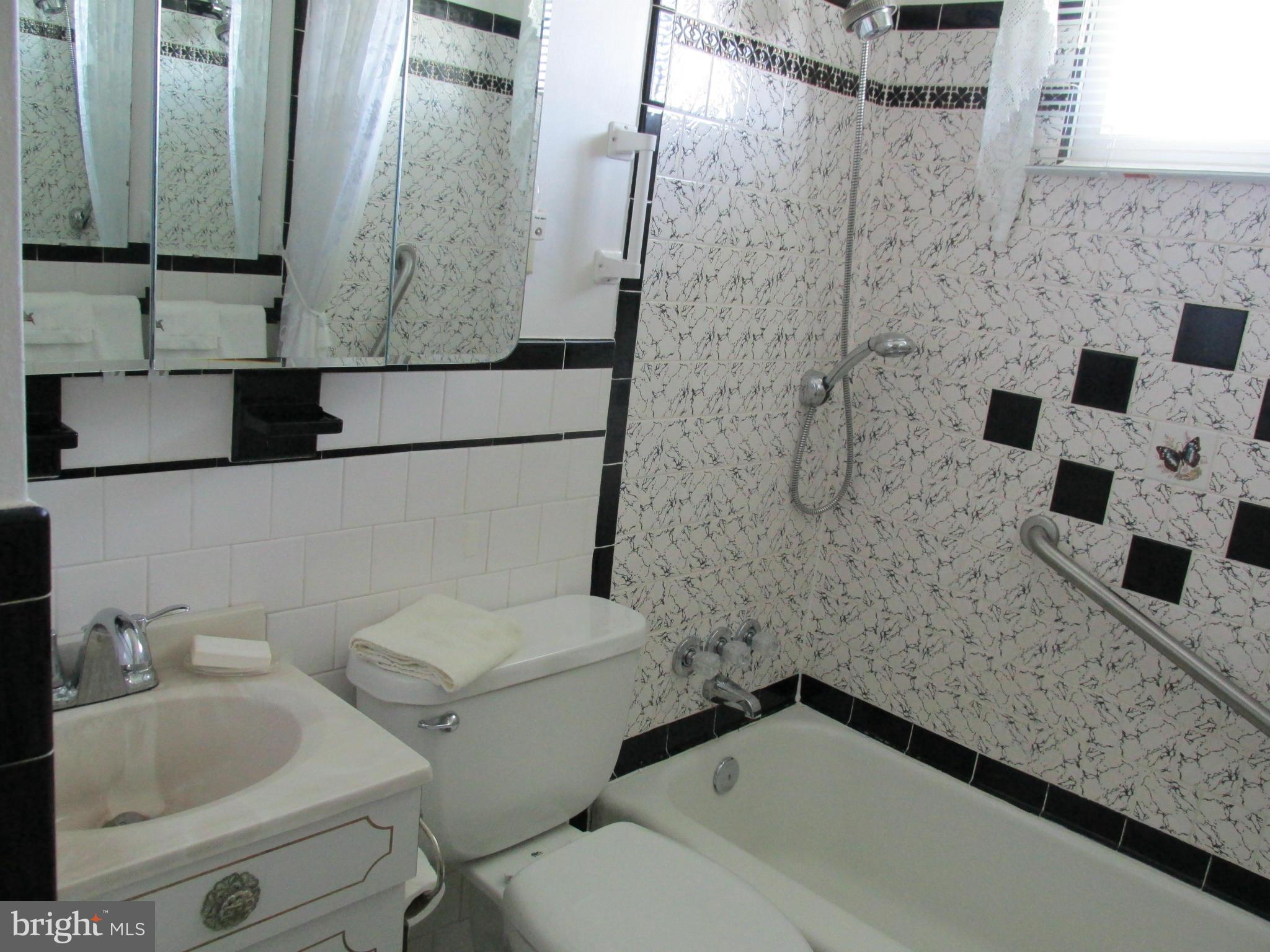 DELVALE MANOR - Residential