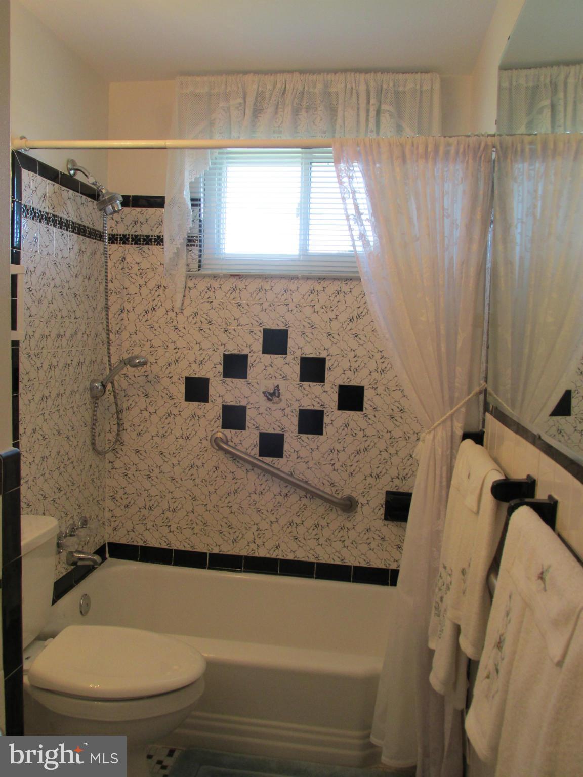 DELVALE MANOR - Residential