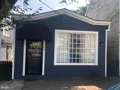 Photo of 304 South Braddock Street, WINCHESTER, VA 22601 (MLS # VAWI2010210)