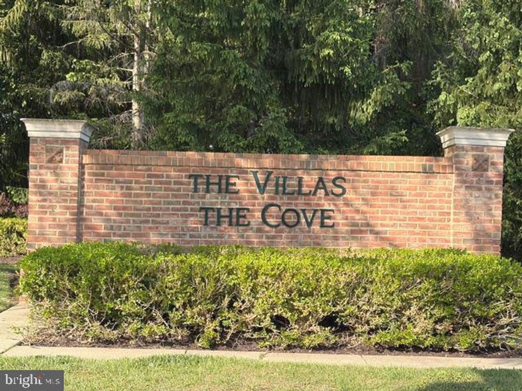 Photo of 336 Colony Point Pl, EDGEWATER, MD 21037 (MLS # MDAA2141674)