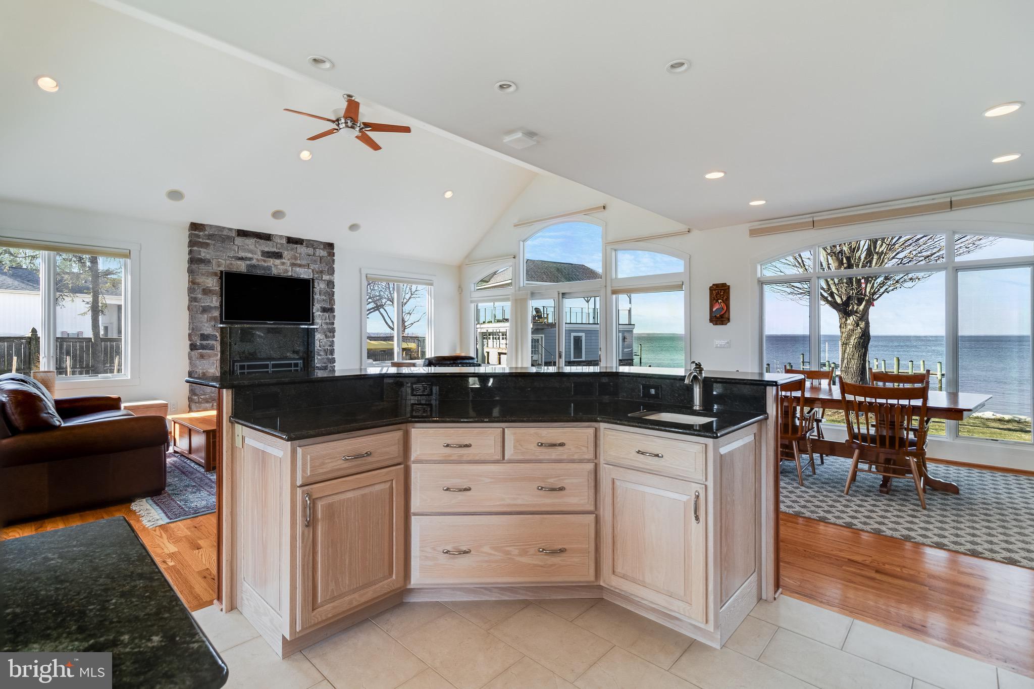 WATERLOO SHORES - Residential