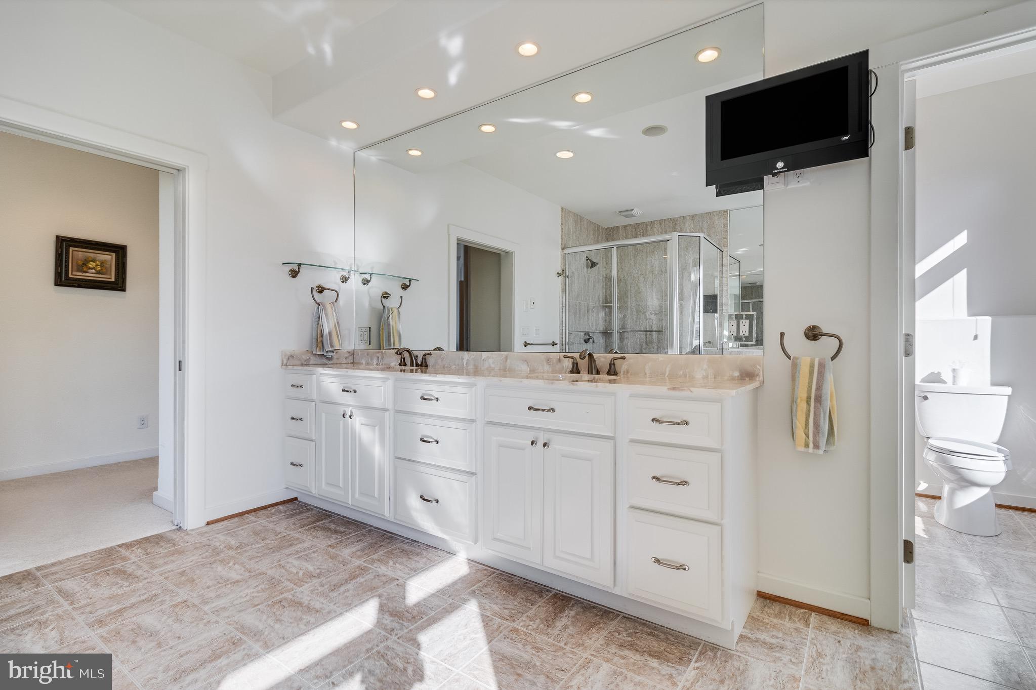 WATERLOO SHORES - Residential