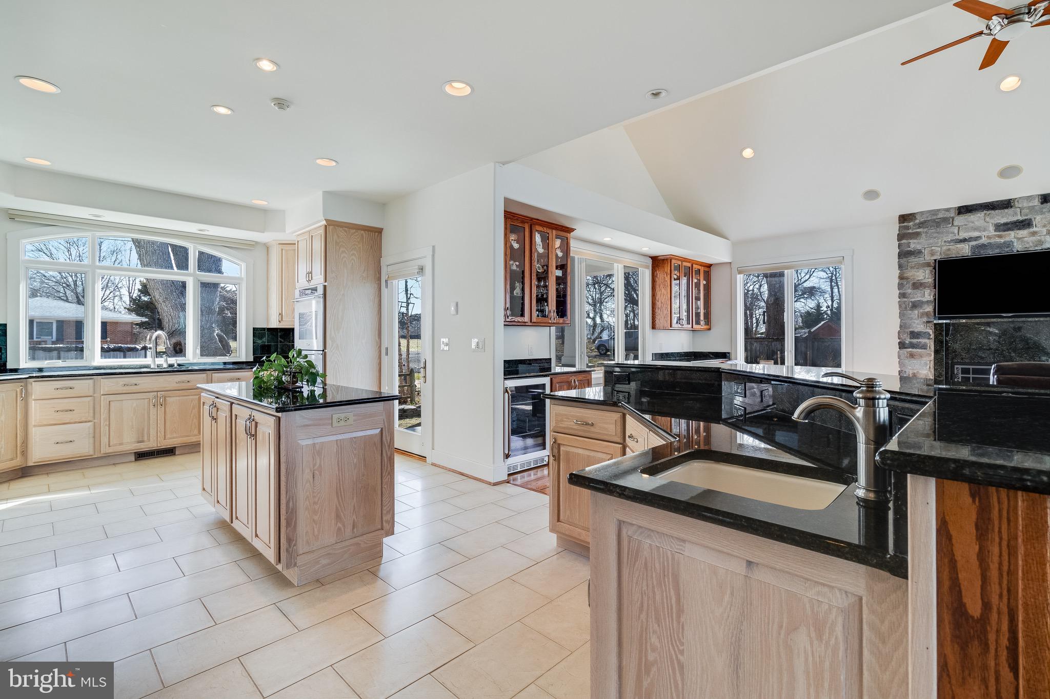 WATERLOO SHORES - Residential