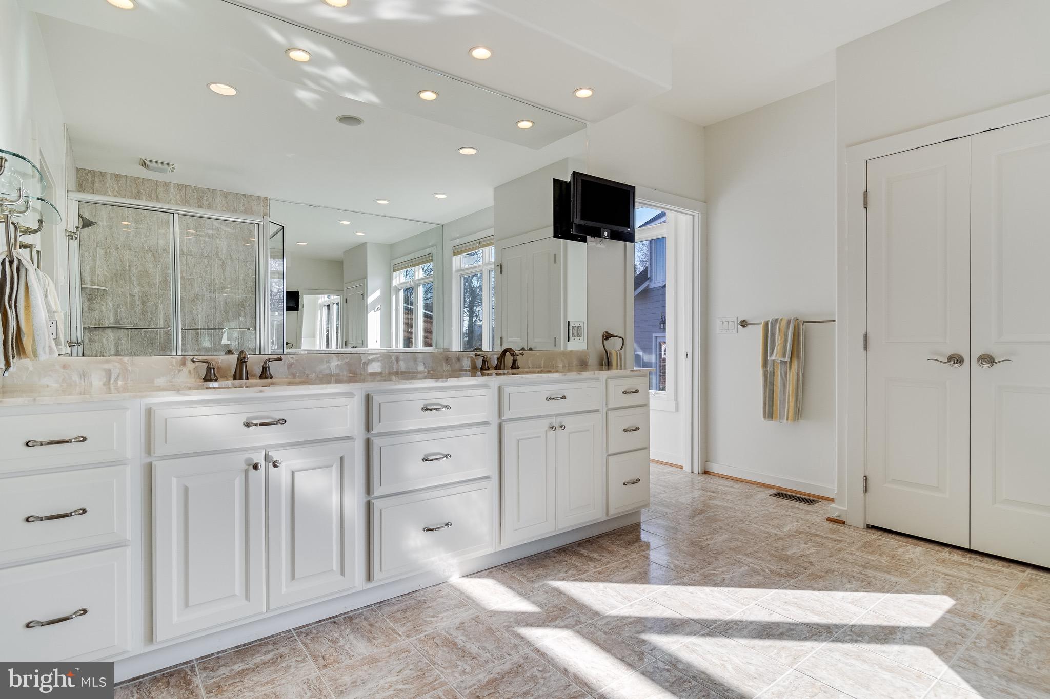 WATERLOO SHORES - Residential