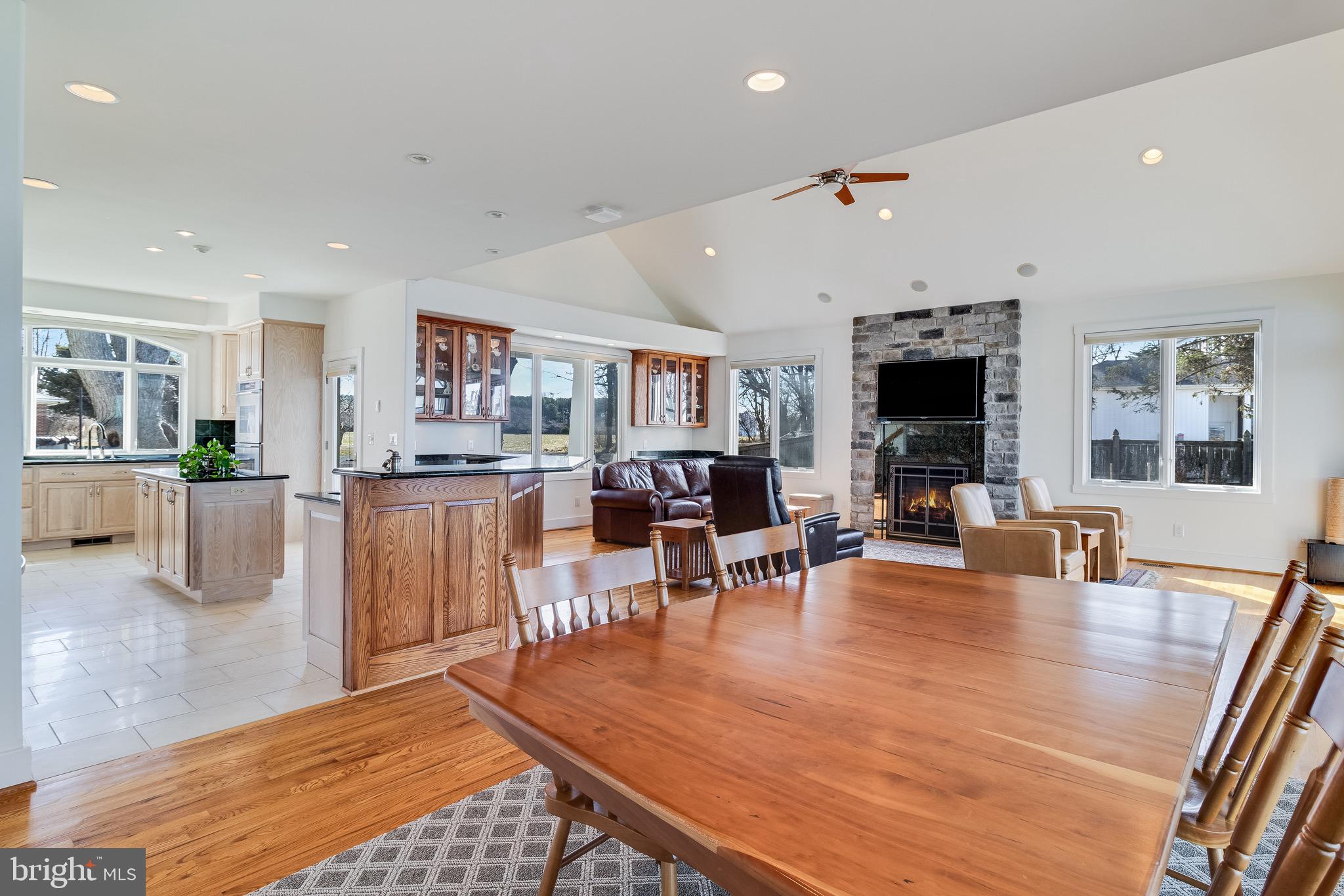 WATERLOO SHORES - Residential