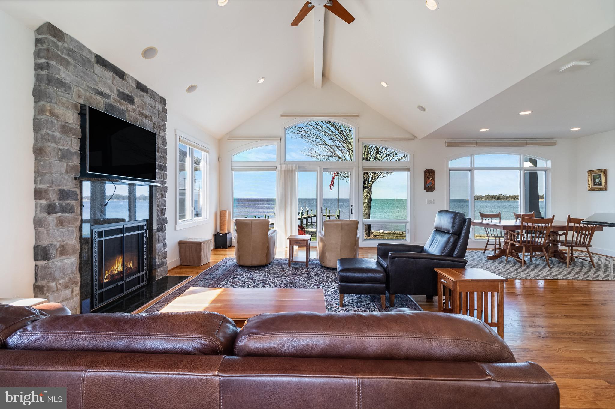 WATERLOO SHORES - Residential