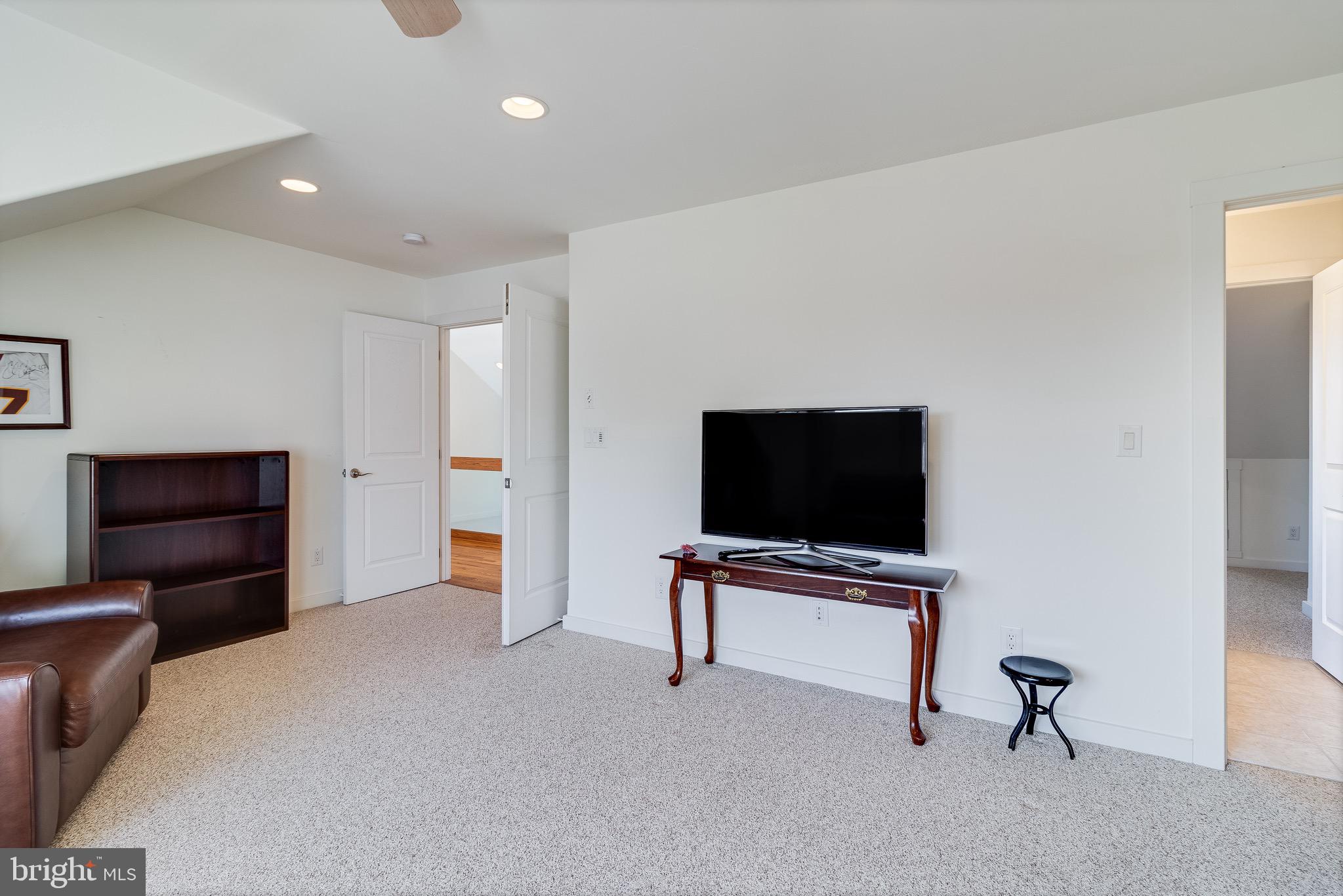 WATERLOO SHORES - Residential