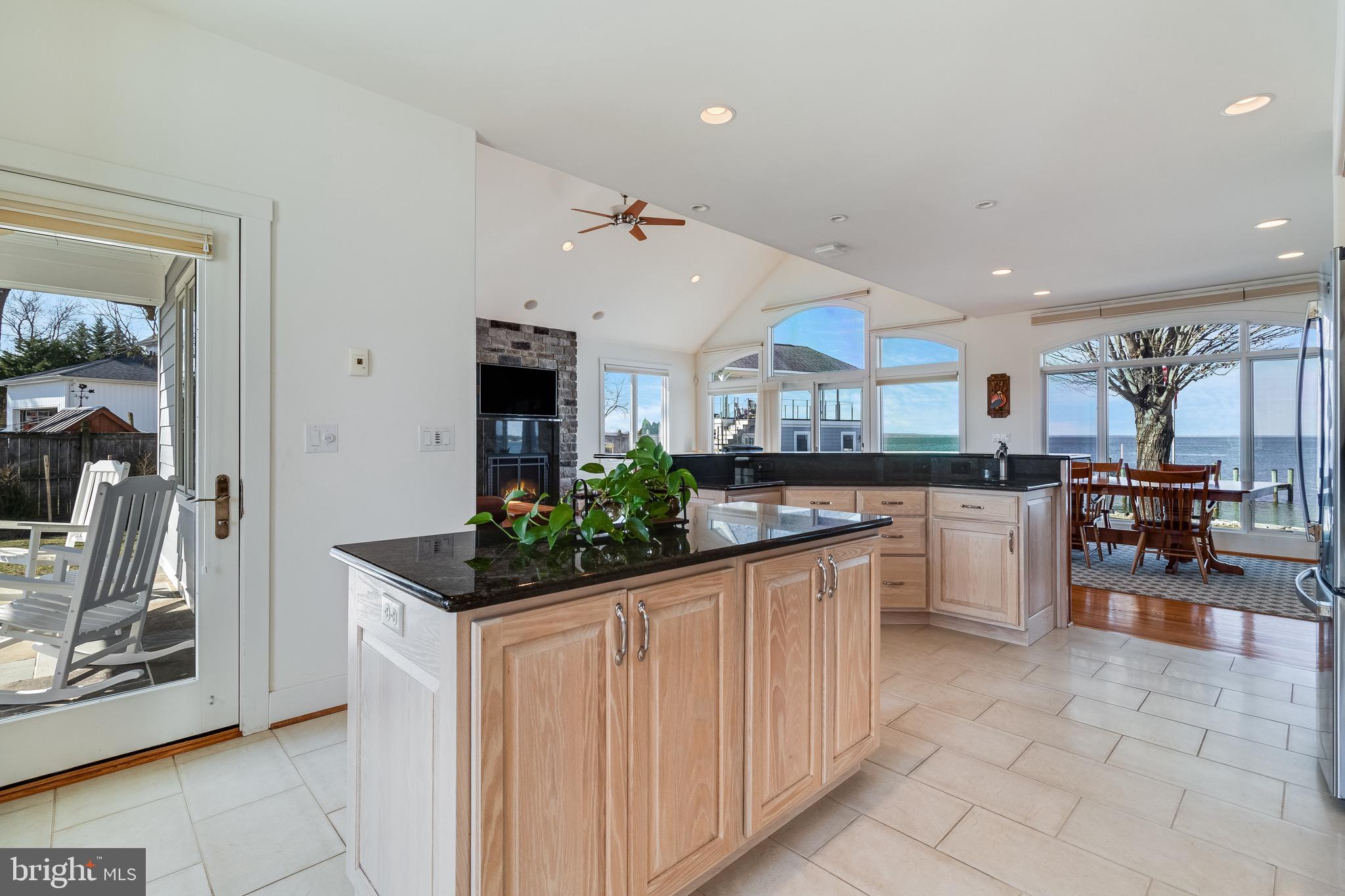 WATERLOO SHORES - Residential