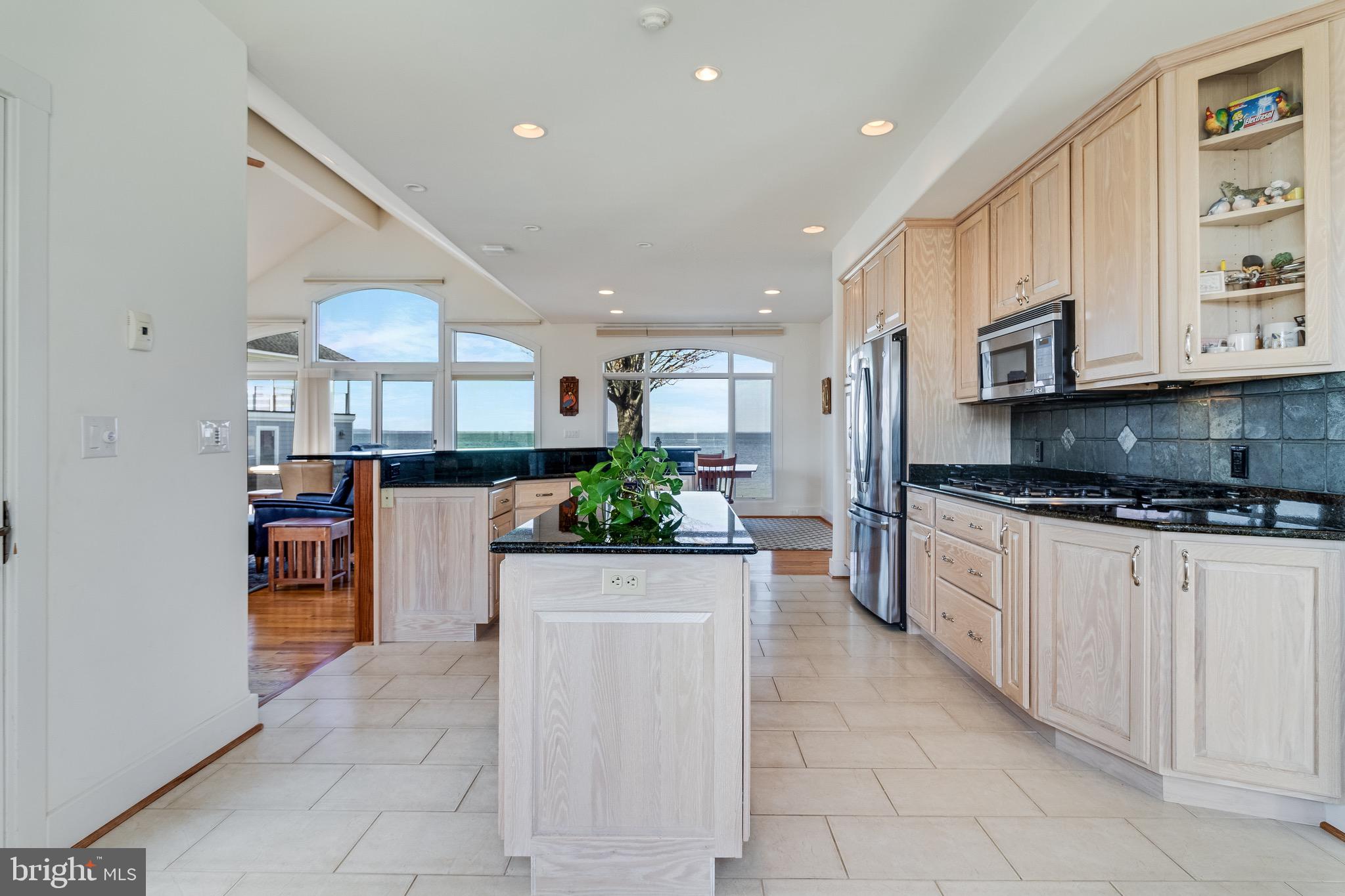 WATERLOO SHORES - Residential