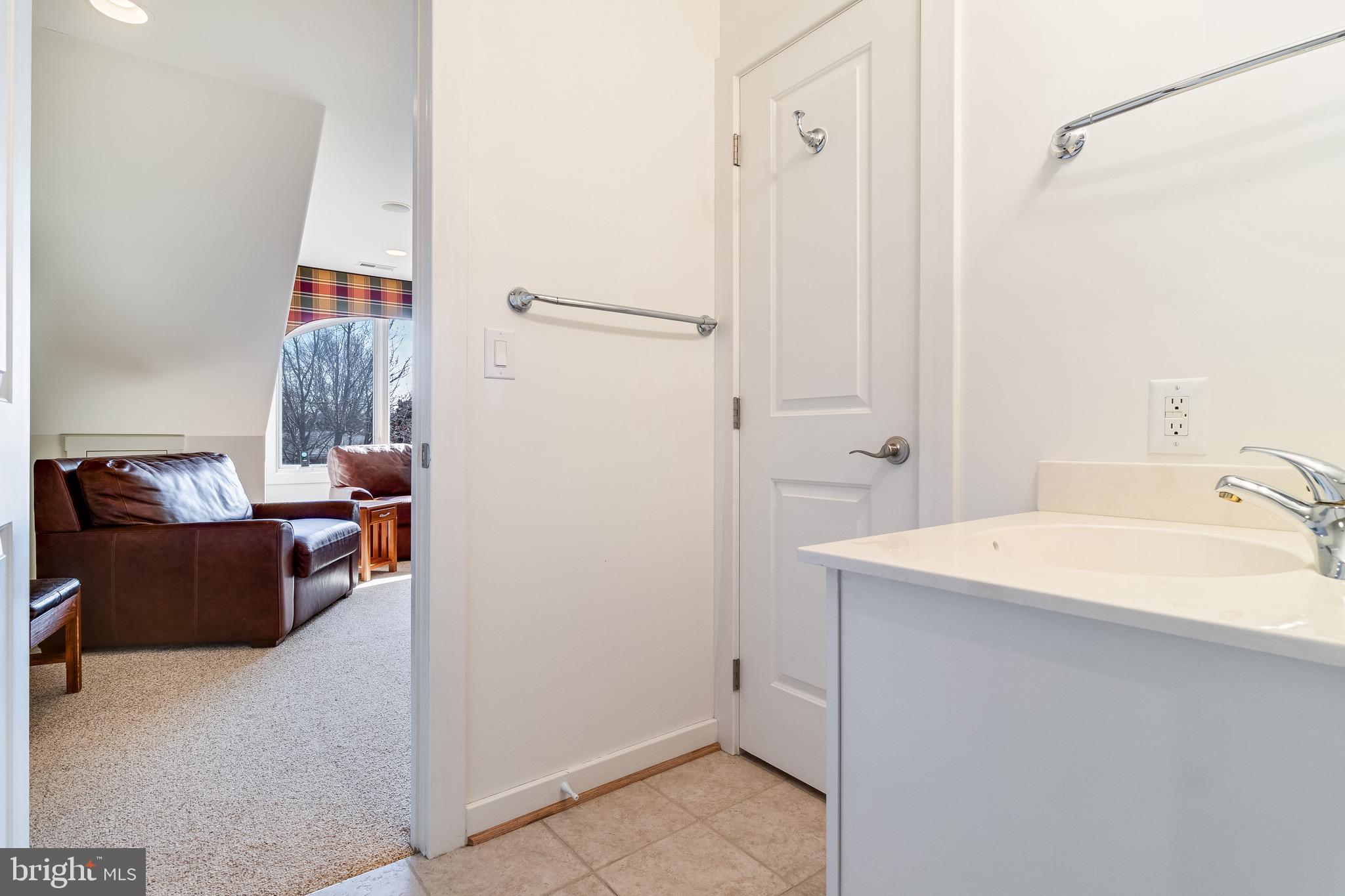 WATERLOO SHORES - Residential