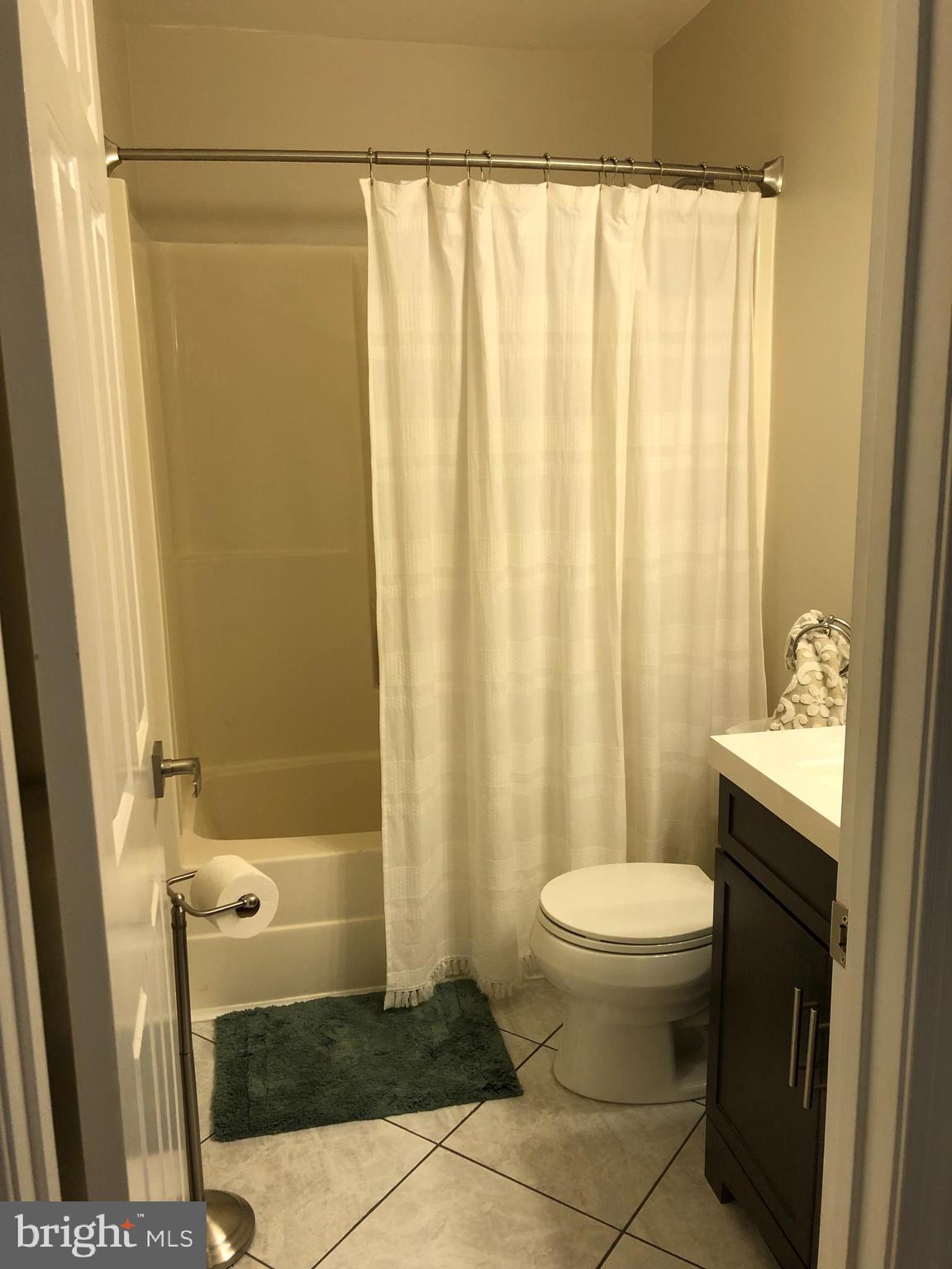 EDGEWOOD GREEN - Residential Lease