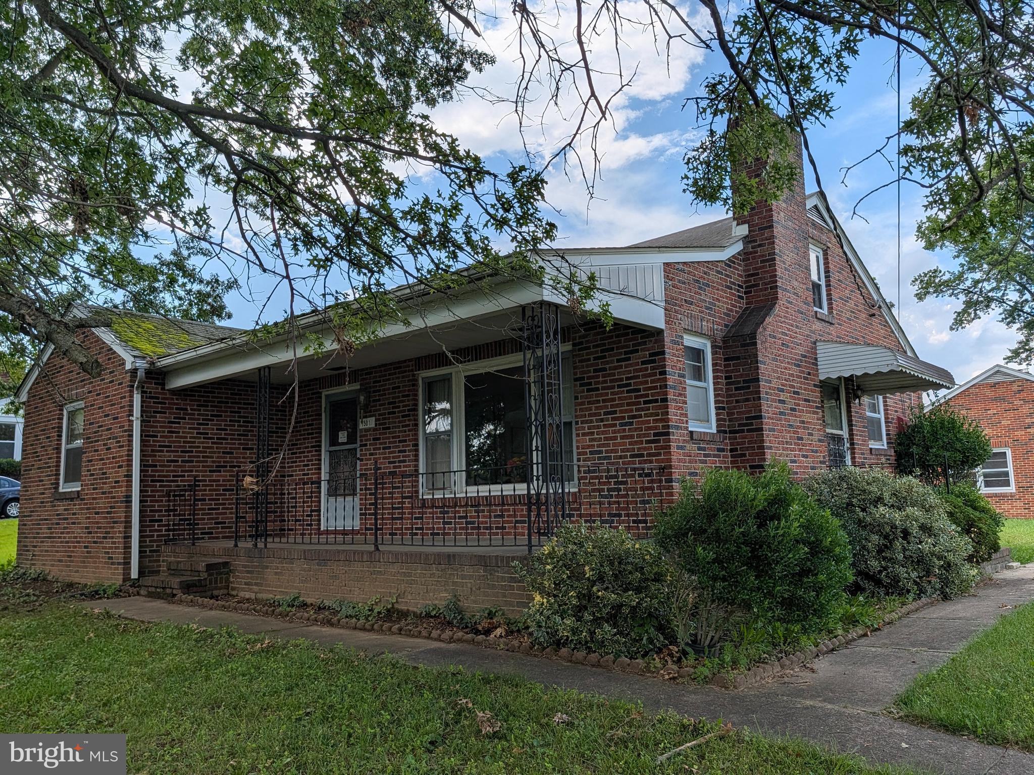 1501 BARRETT STREET