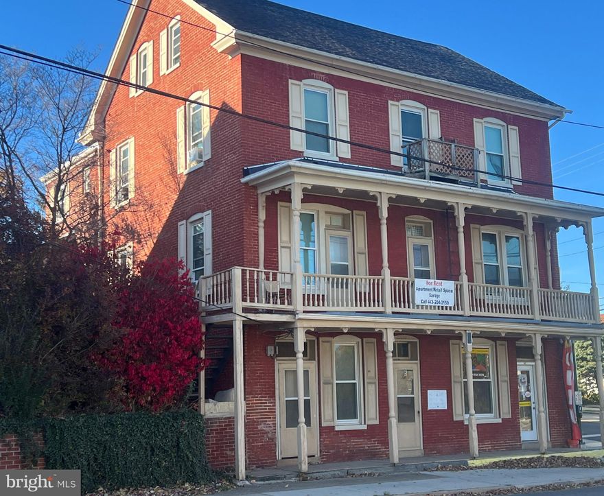 Retail space available for rent starting at $700 a month plus utilities! High traffic location, within minutes from the new baseball park, close to dining, shopping, and more. Spacious work-spaces for growing businesses and great opportunities!  300sqft ---- The bigger space is 450sqft and rents for $950 a month plus utilities.  Each space comes with a storage area.  Both spaces combined rent for $1600 plus utilities.  Call listing agent, Schedule a showing Today!