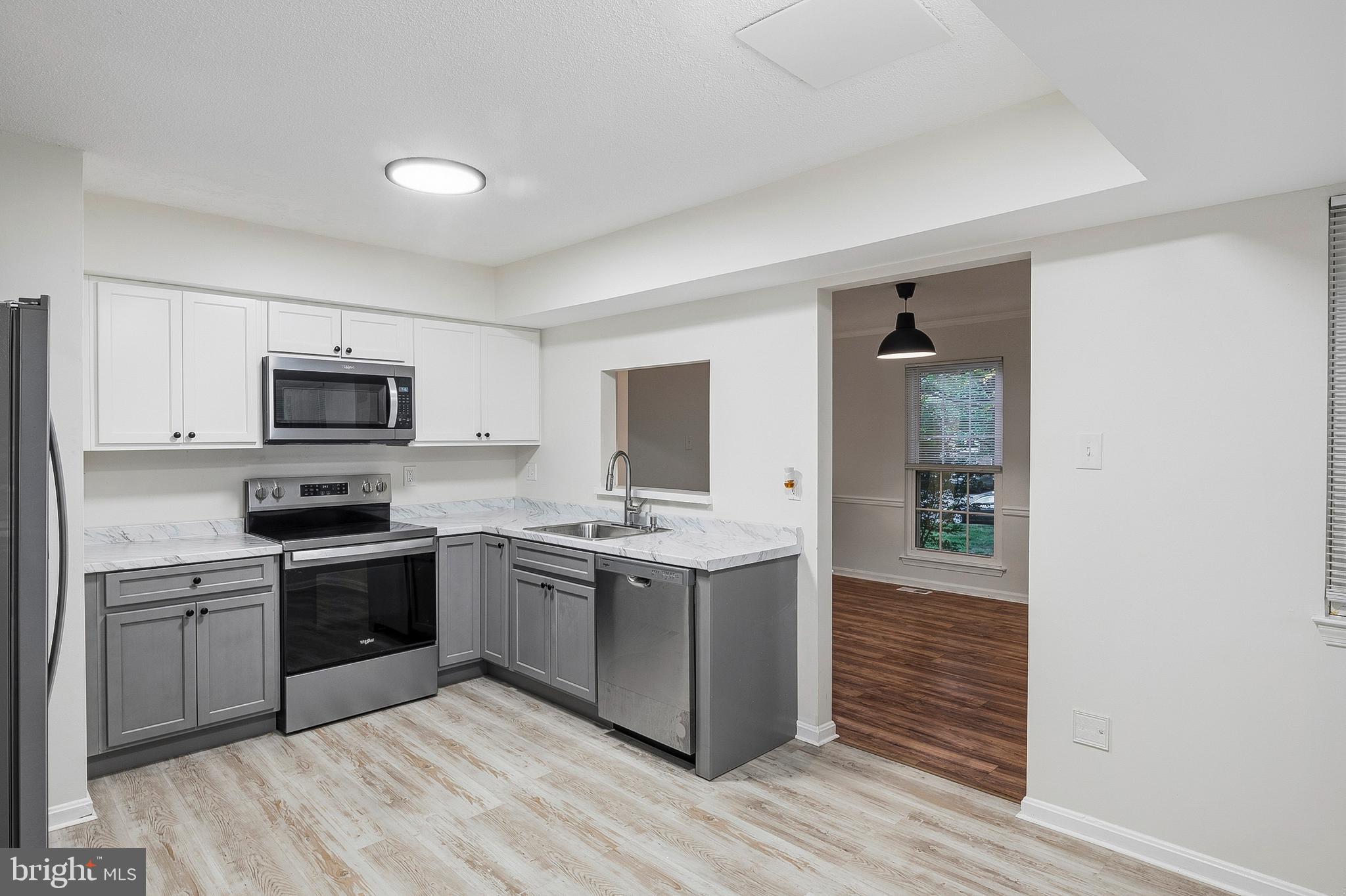 DUMONT OAKS - Residential