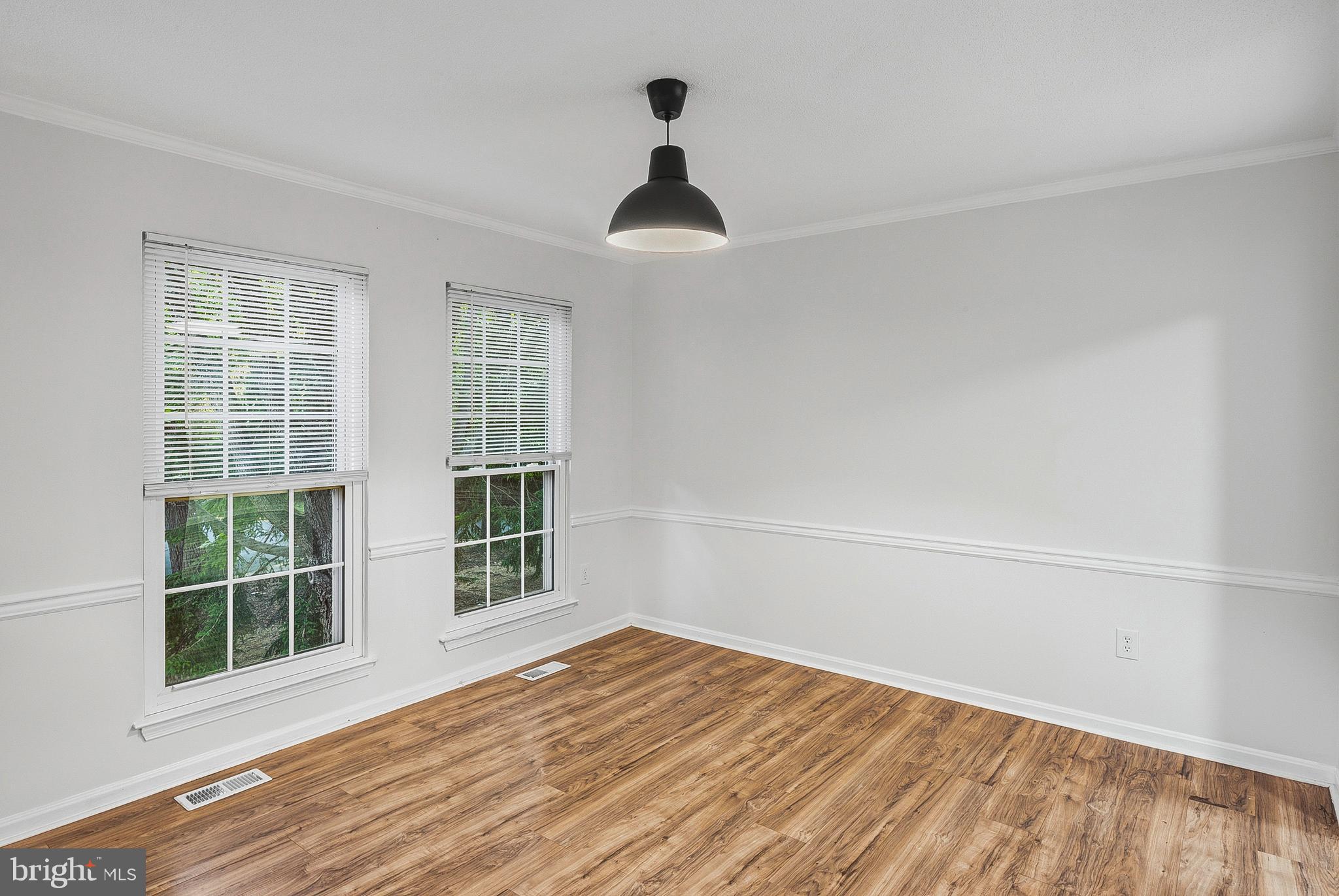 DUMONT OAKS - Residential