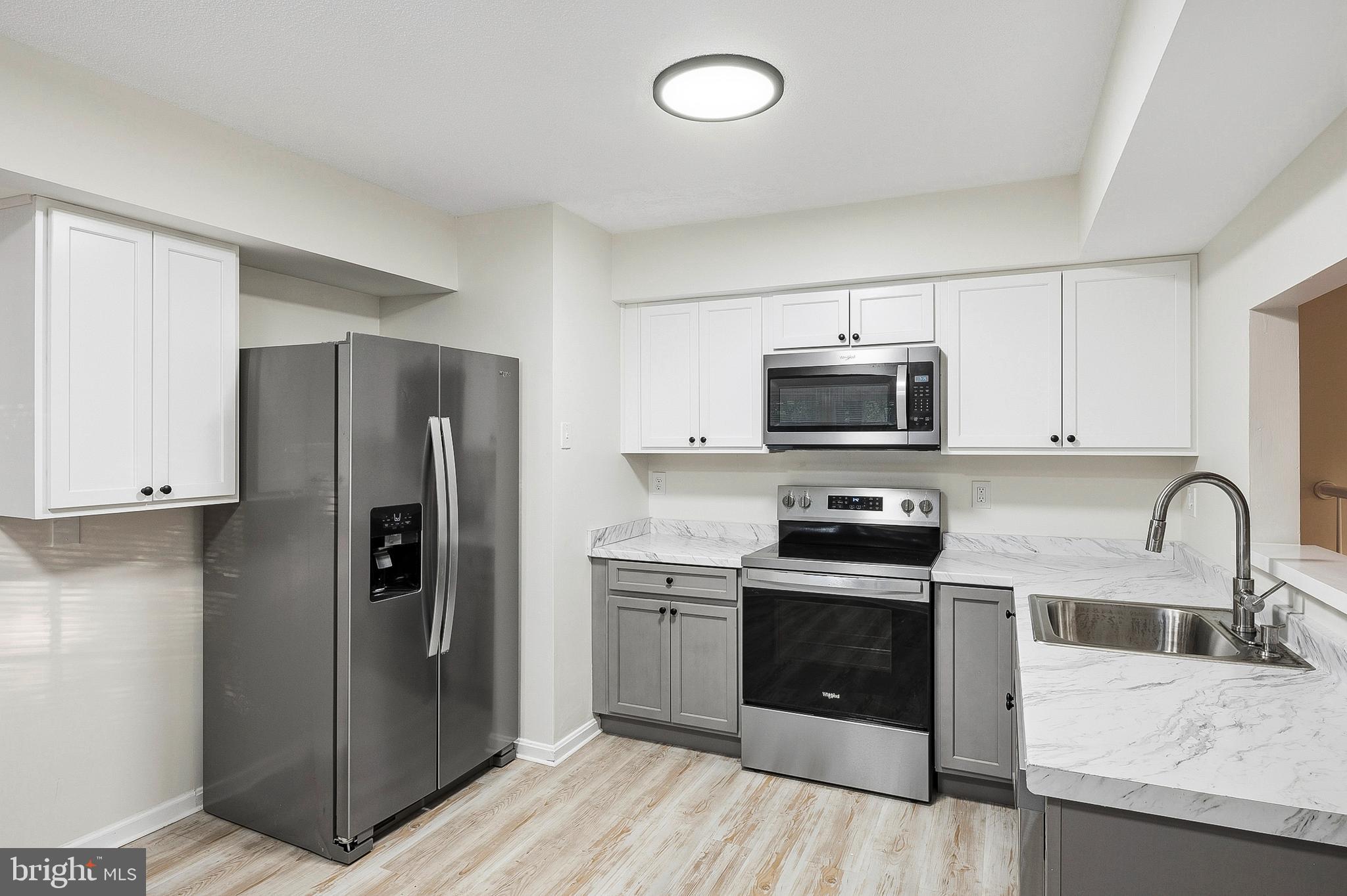 DUMONT OAKS - Residential