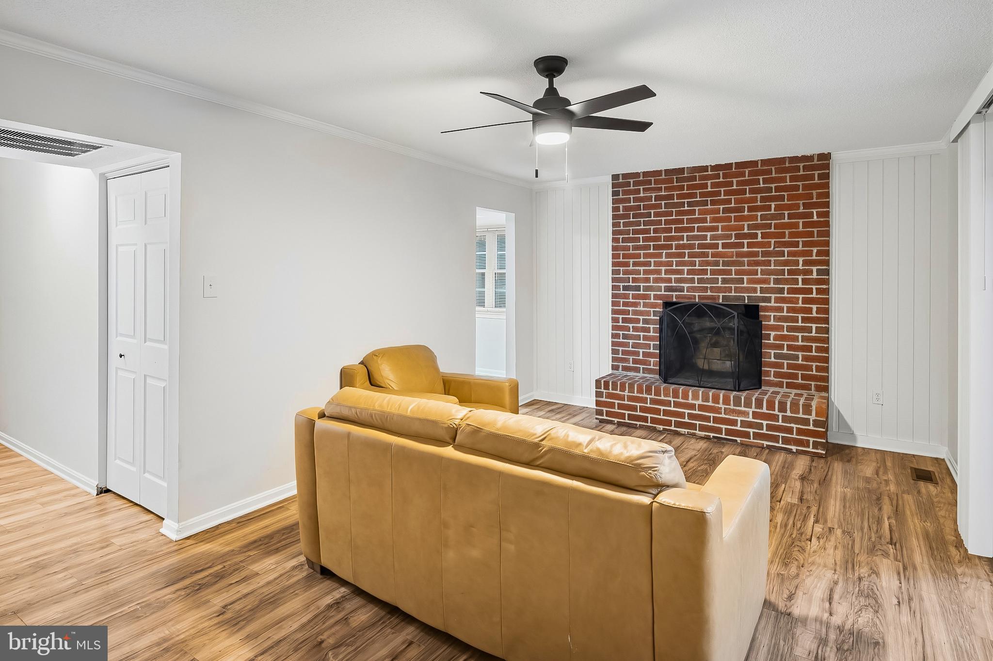 DUMONT OAKS - Residential