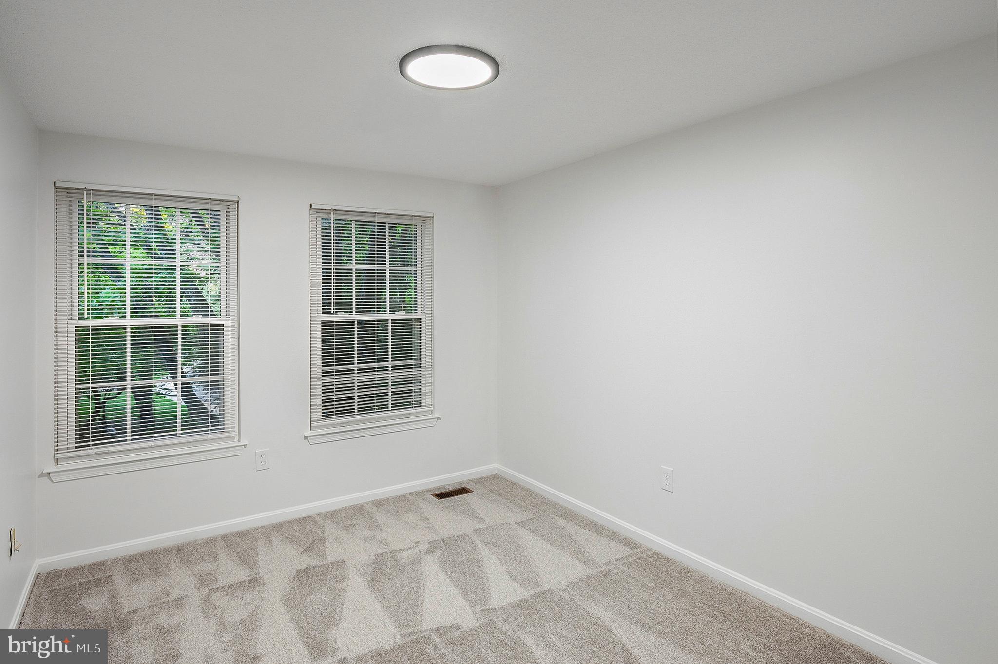DUMONT OAKS - Residential