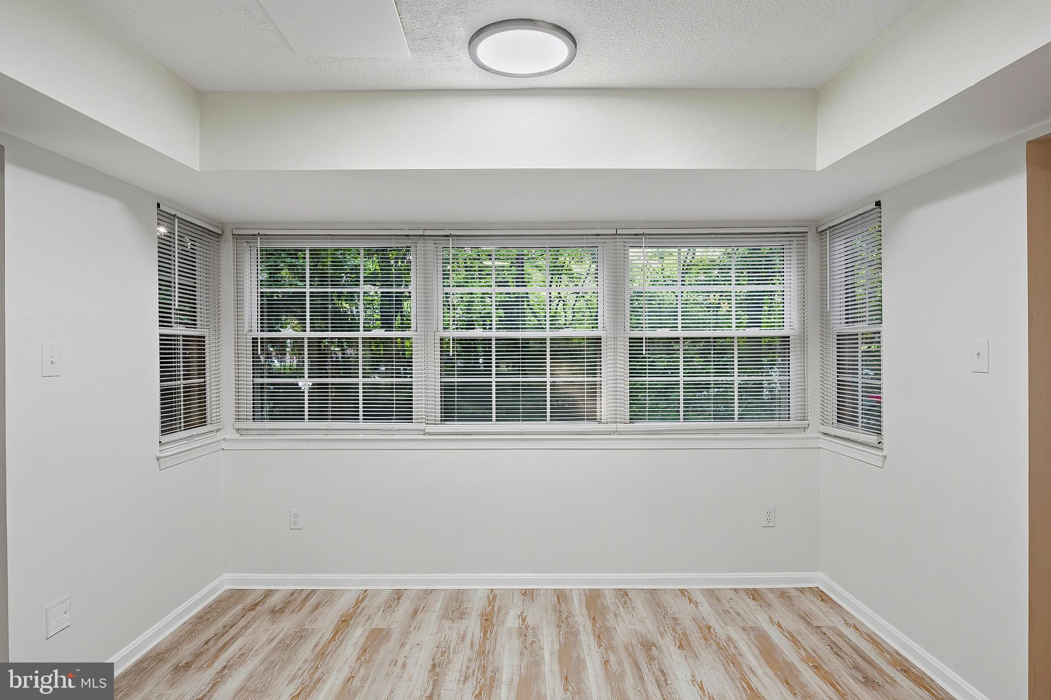 DUMONT OAKS - Residential