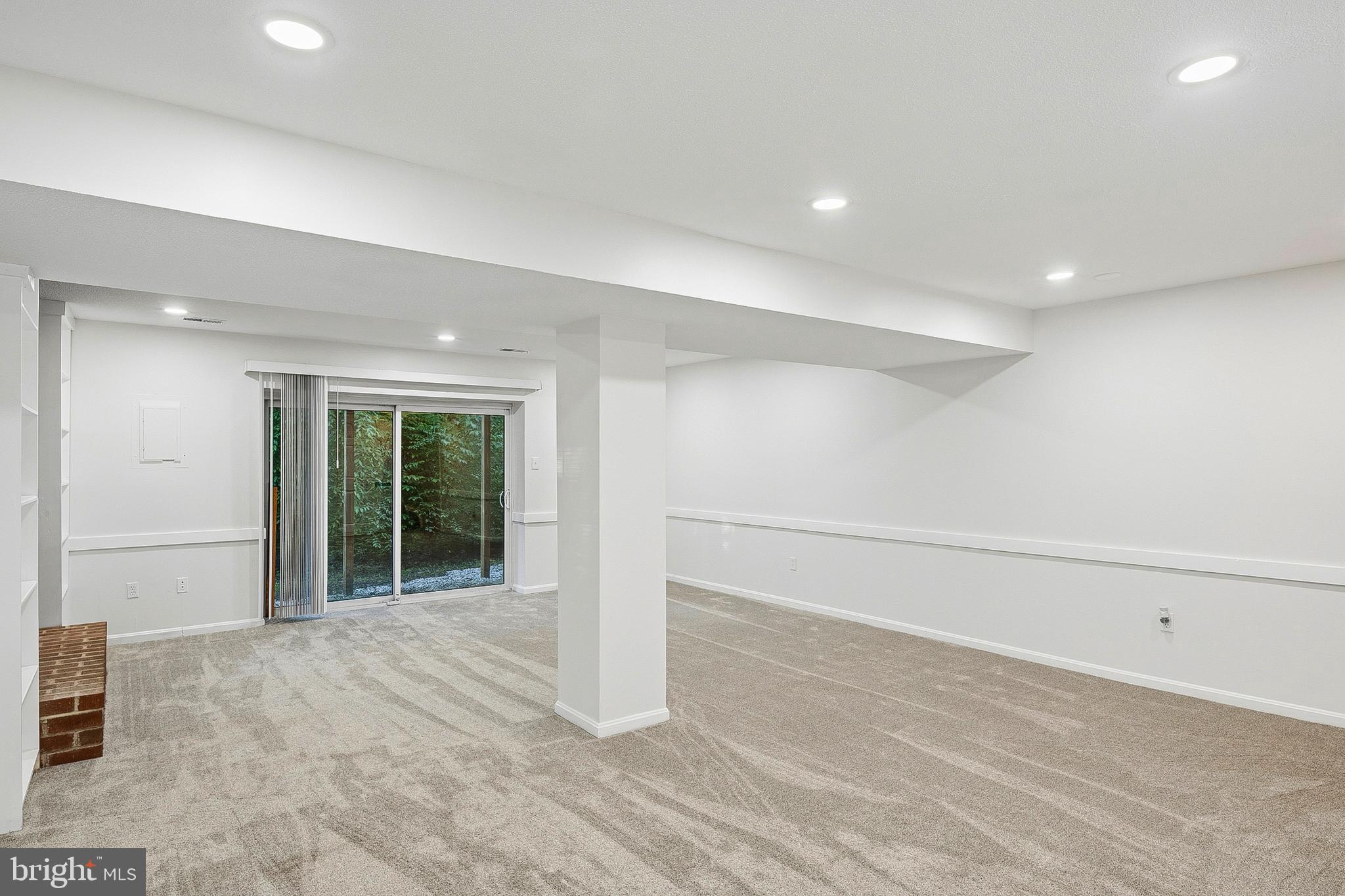 DUMONT OAKS - Residential