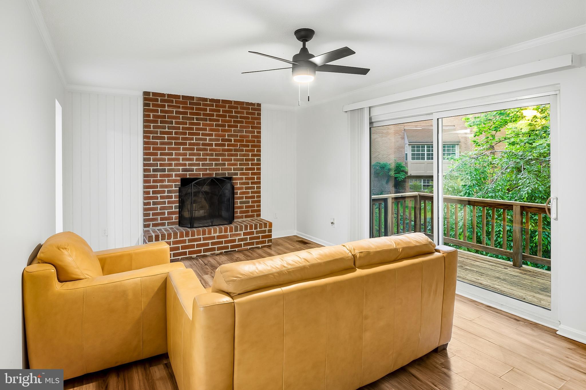 DUMONT OAKS - Residential