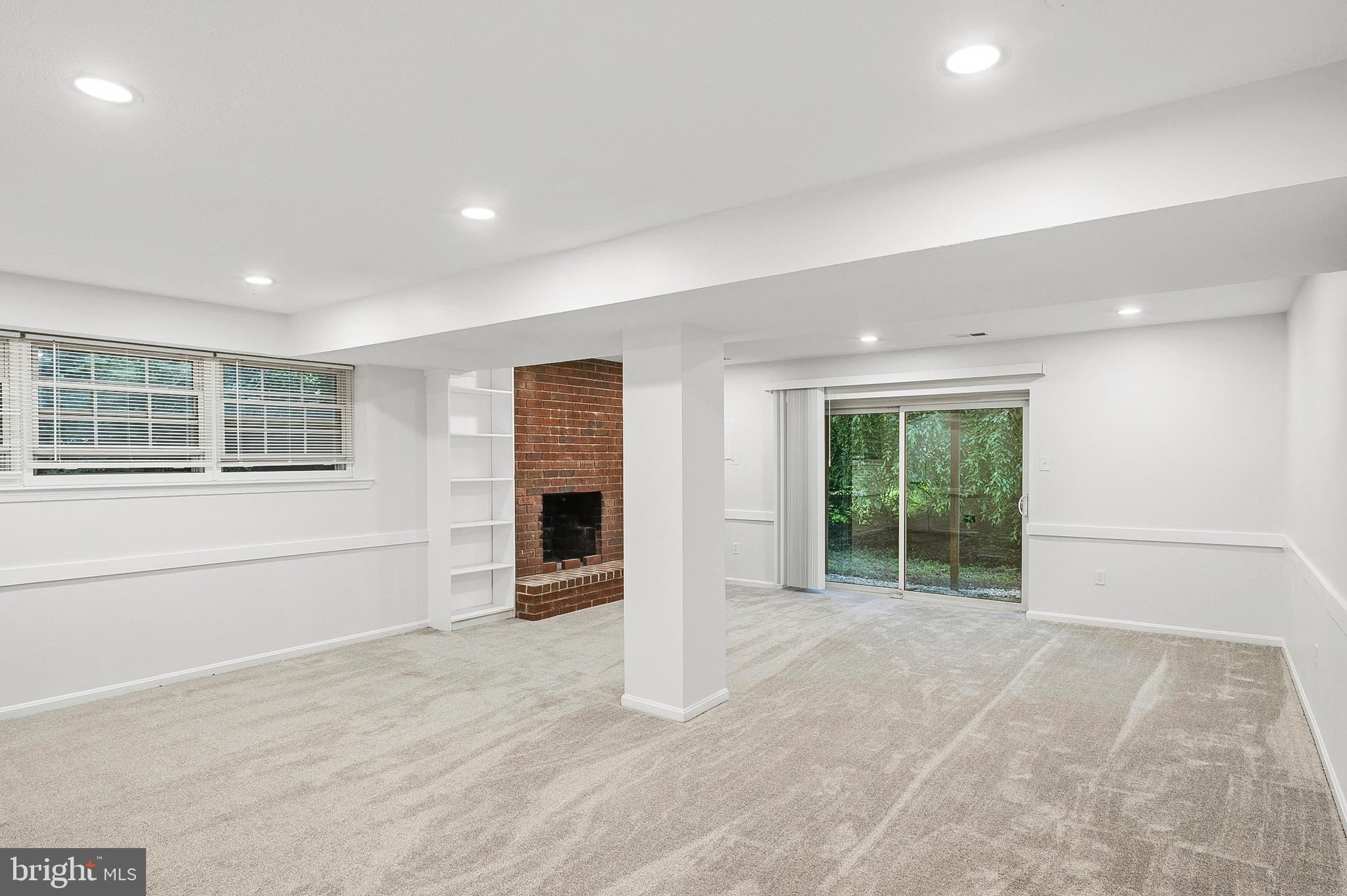 DUMONT OAKS - Residential