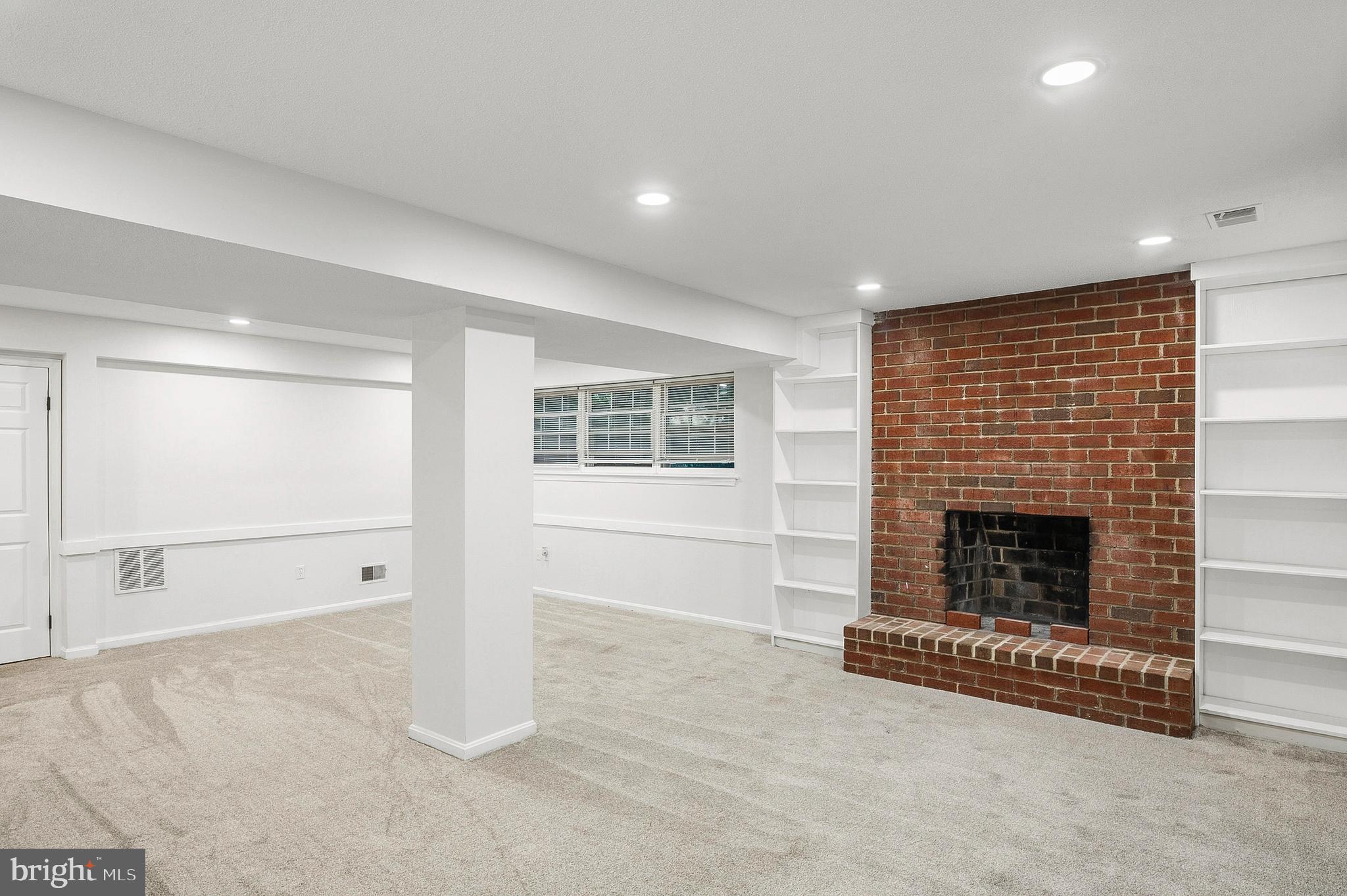 DUMONT OAKS - Residential