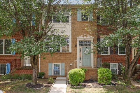 Photo of 13157 Quail Creek Lane, FAIRFAX, VA 22033 (MLS # VAFX2328578)