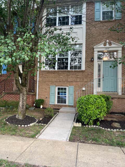 Photo of 13157 Quail Creek Lane, FAIRFAX, VA 22033 (MLS # VAFX2328578)